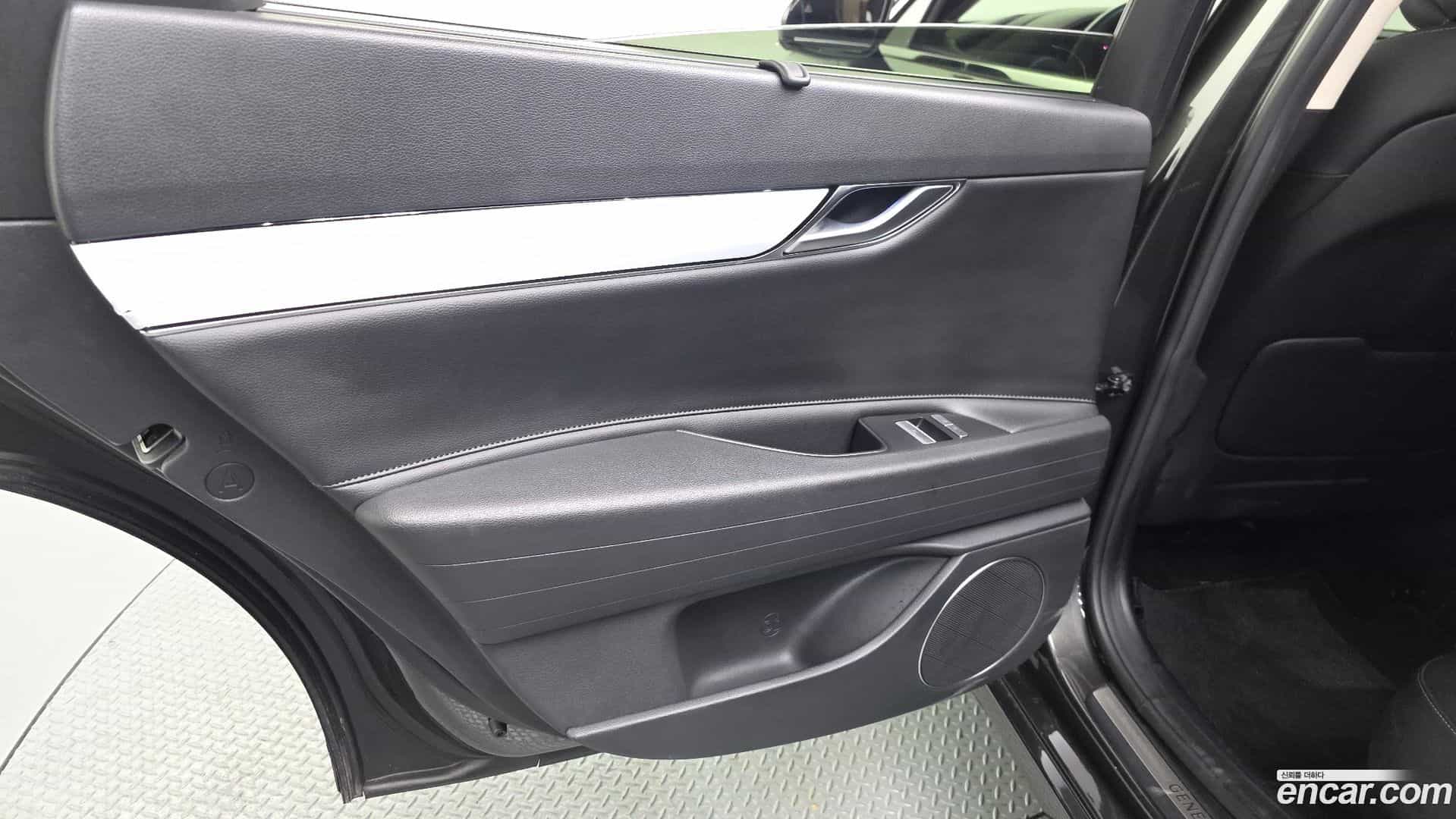 G80 Genesis 2022.1-INNER-035