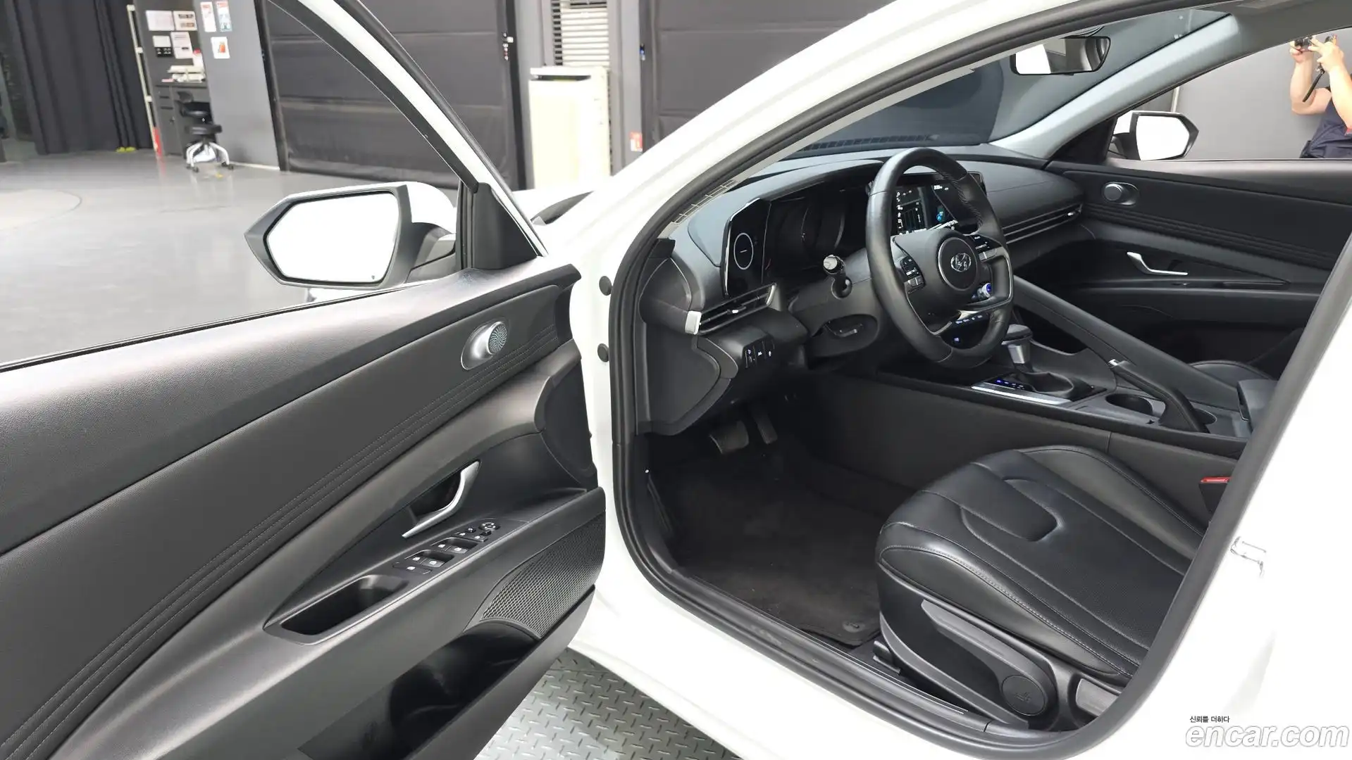 AVANTE Hyundai 2023.1-INNER-010