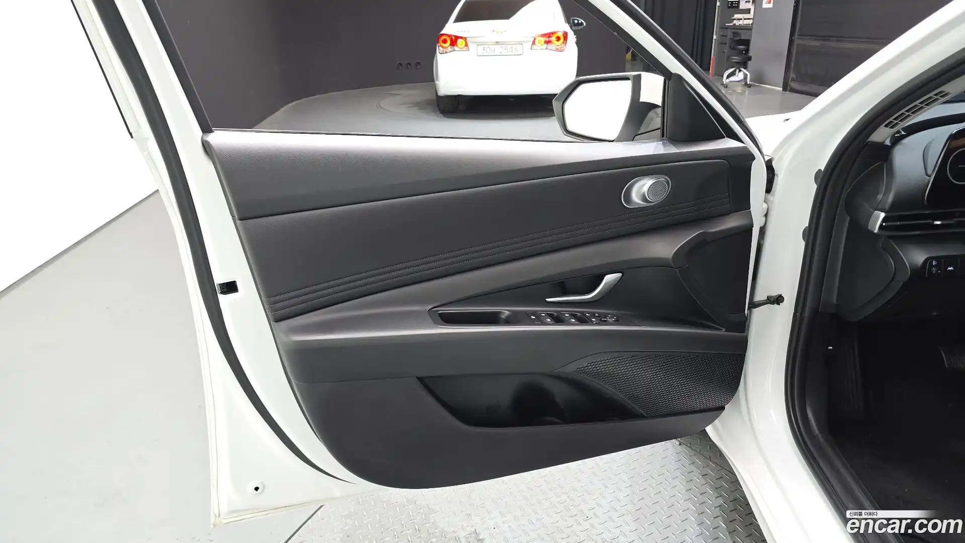 AVANTE Hyundai 2023.1-INNER-034