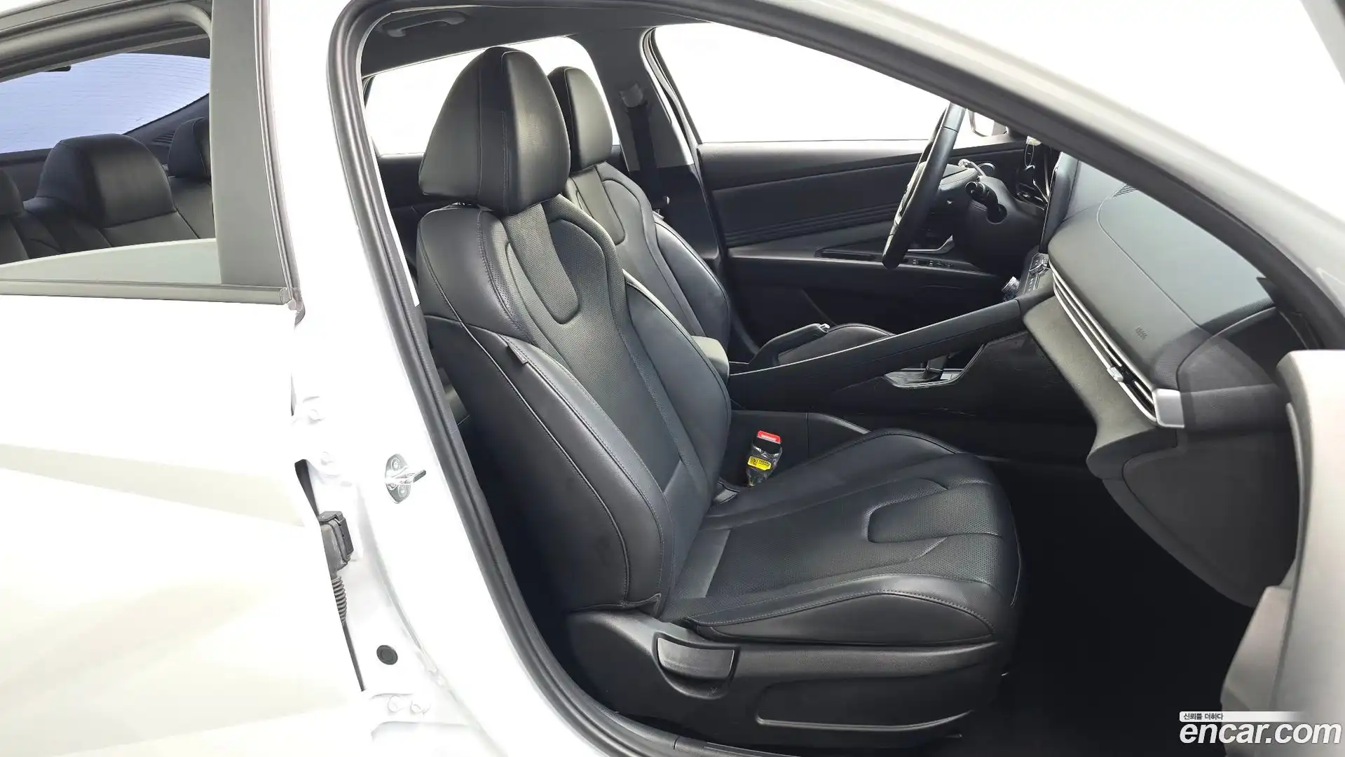 AVANTE Hyundai 2023.1-INNER-036