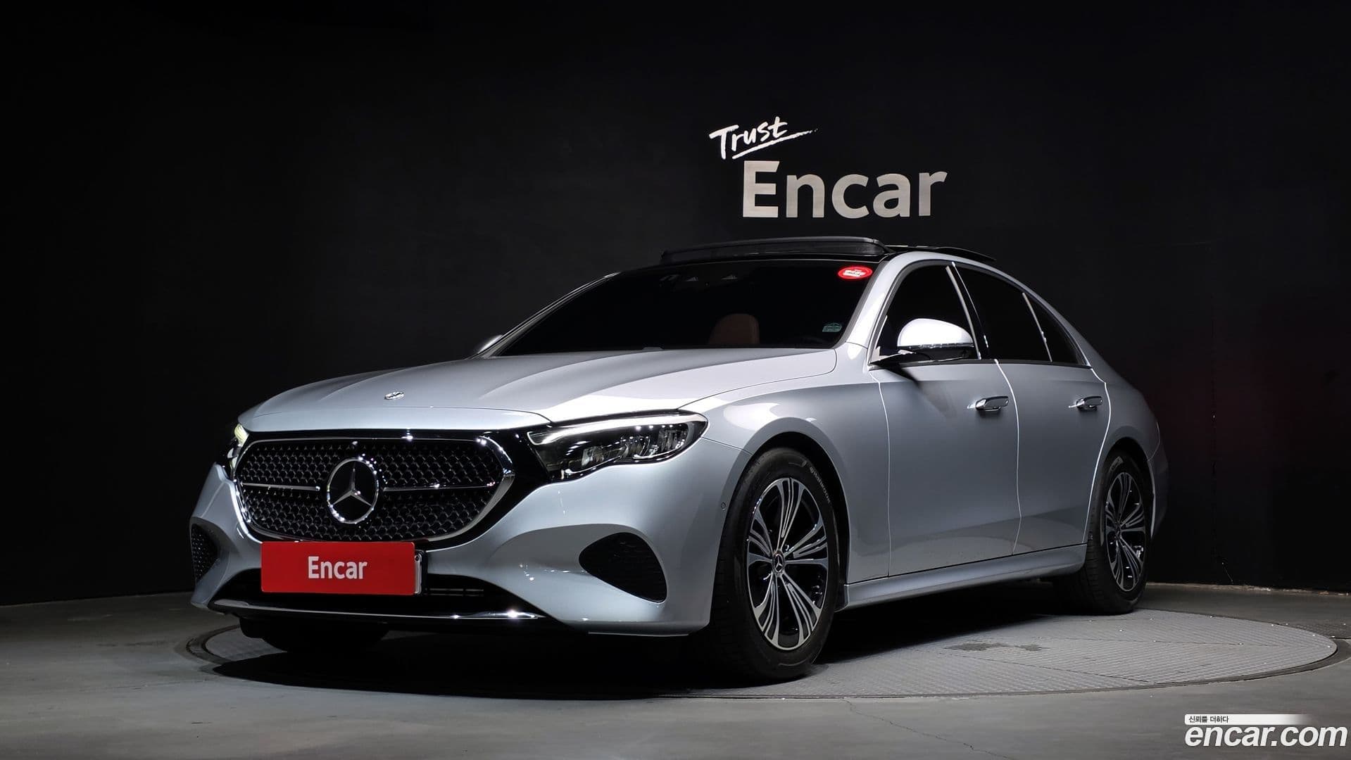 Main__Slider__Photo:E-Class Mercedes-Benz 2024.8-0