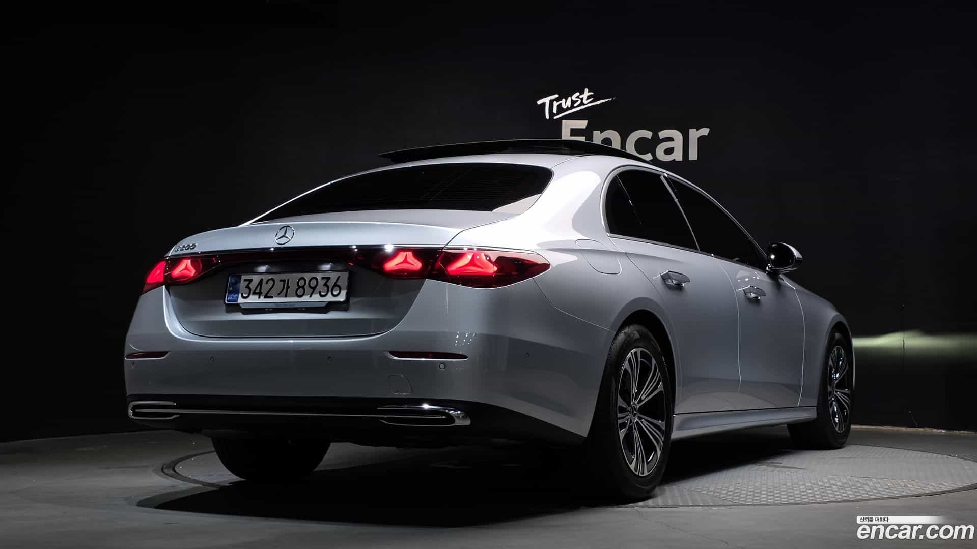 E-Class Mercedes-Benz 2024.8-OUTER-002