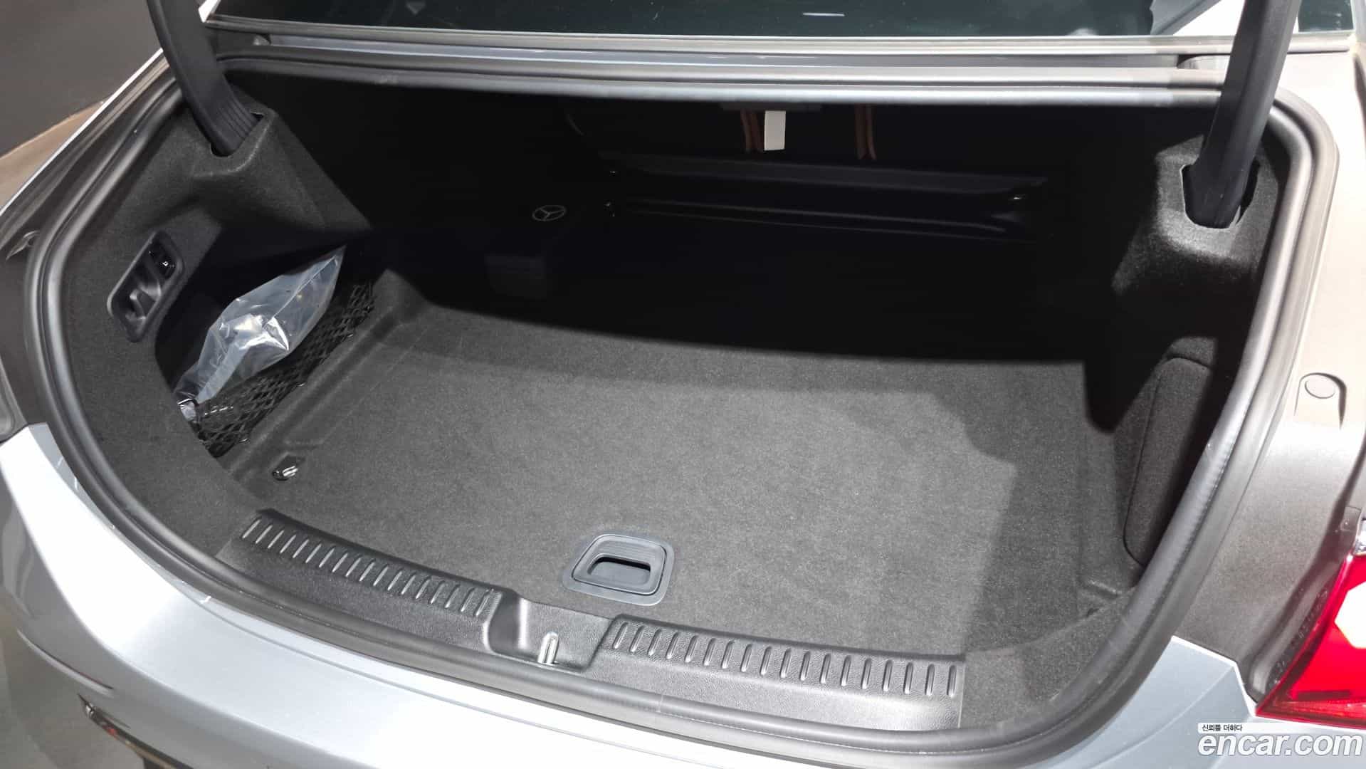 E-Class Mercedes-Benz 2024.8-OPTION-043