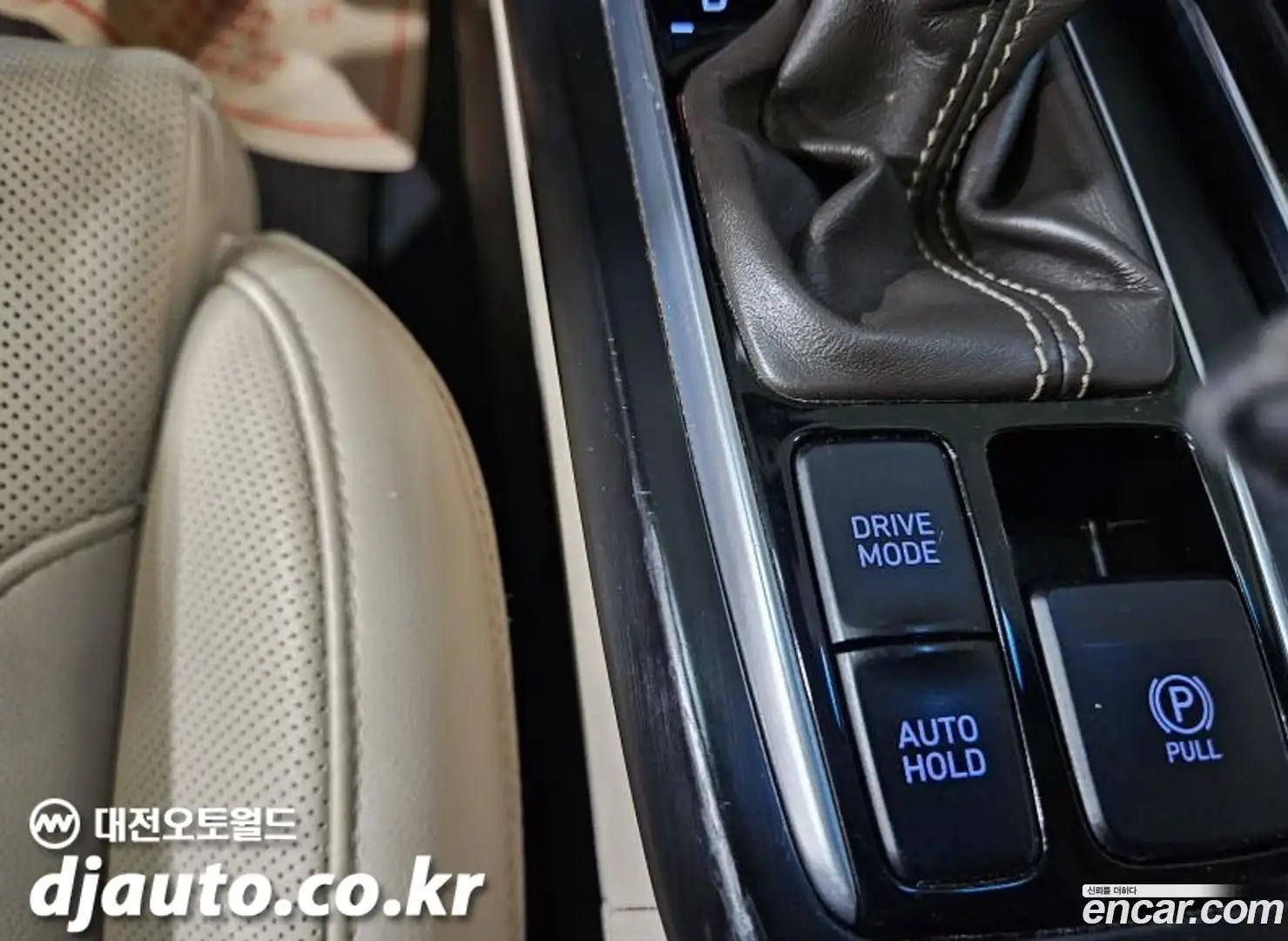 Grandeur Hyundai 2017.1-INNER-009