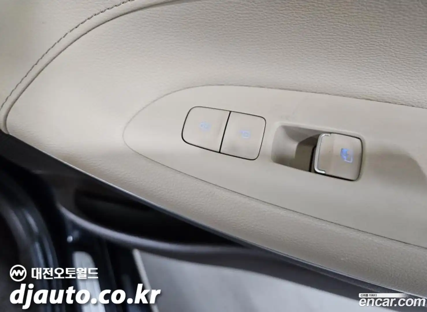 Grandeur Hyundai 2017.1-OPTION-016