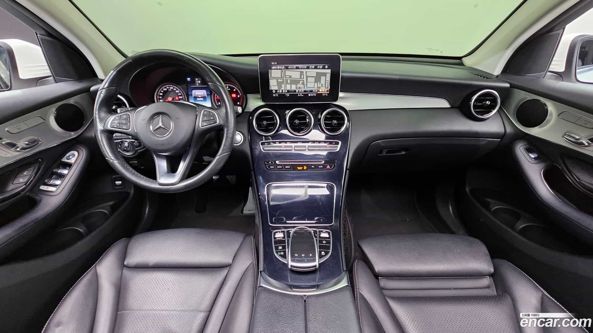 GLC-Class Mercedes-Benz 2018.3-INNER-007