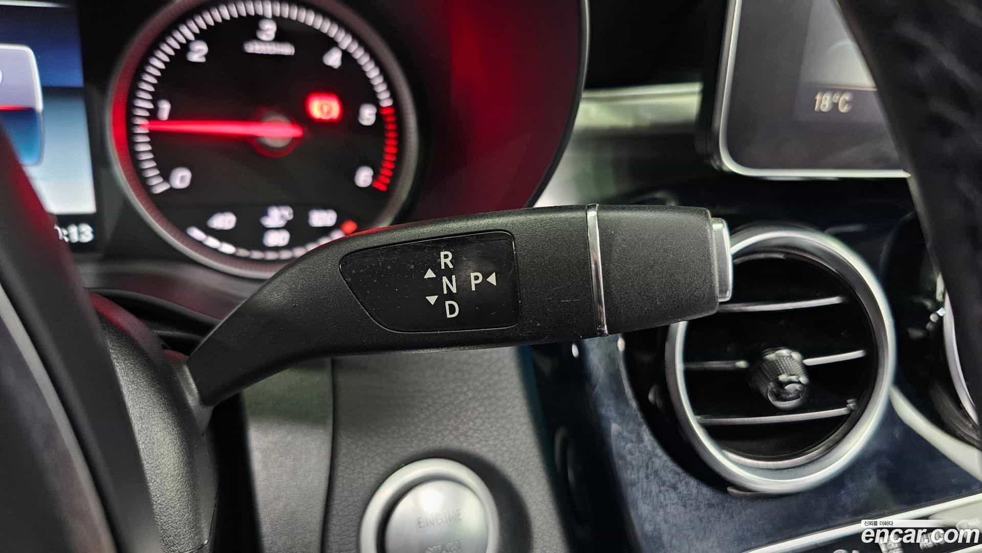 GLC-Class Mercedes-Benz 2018.3-INNER-009