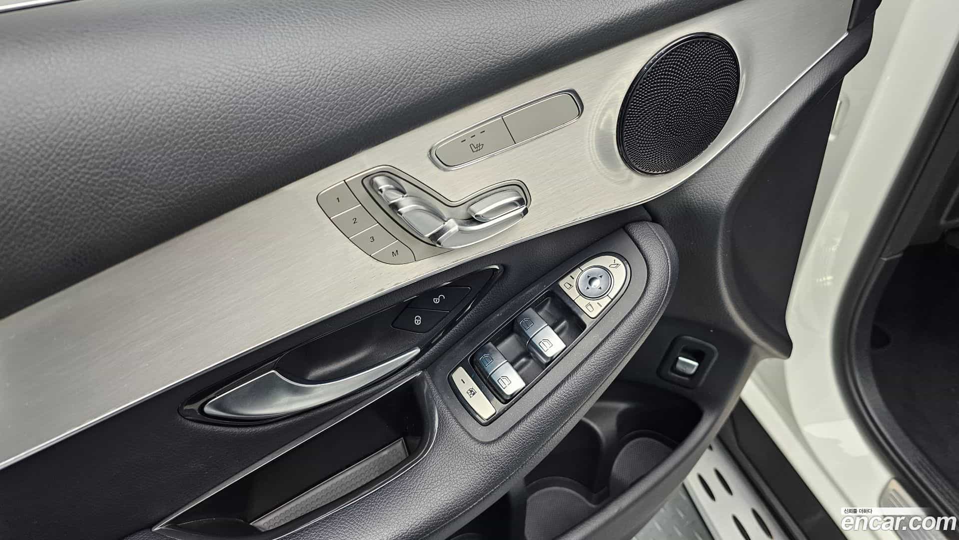 GLC-Class Mercedes-Benz 2018.3-OPTION-023