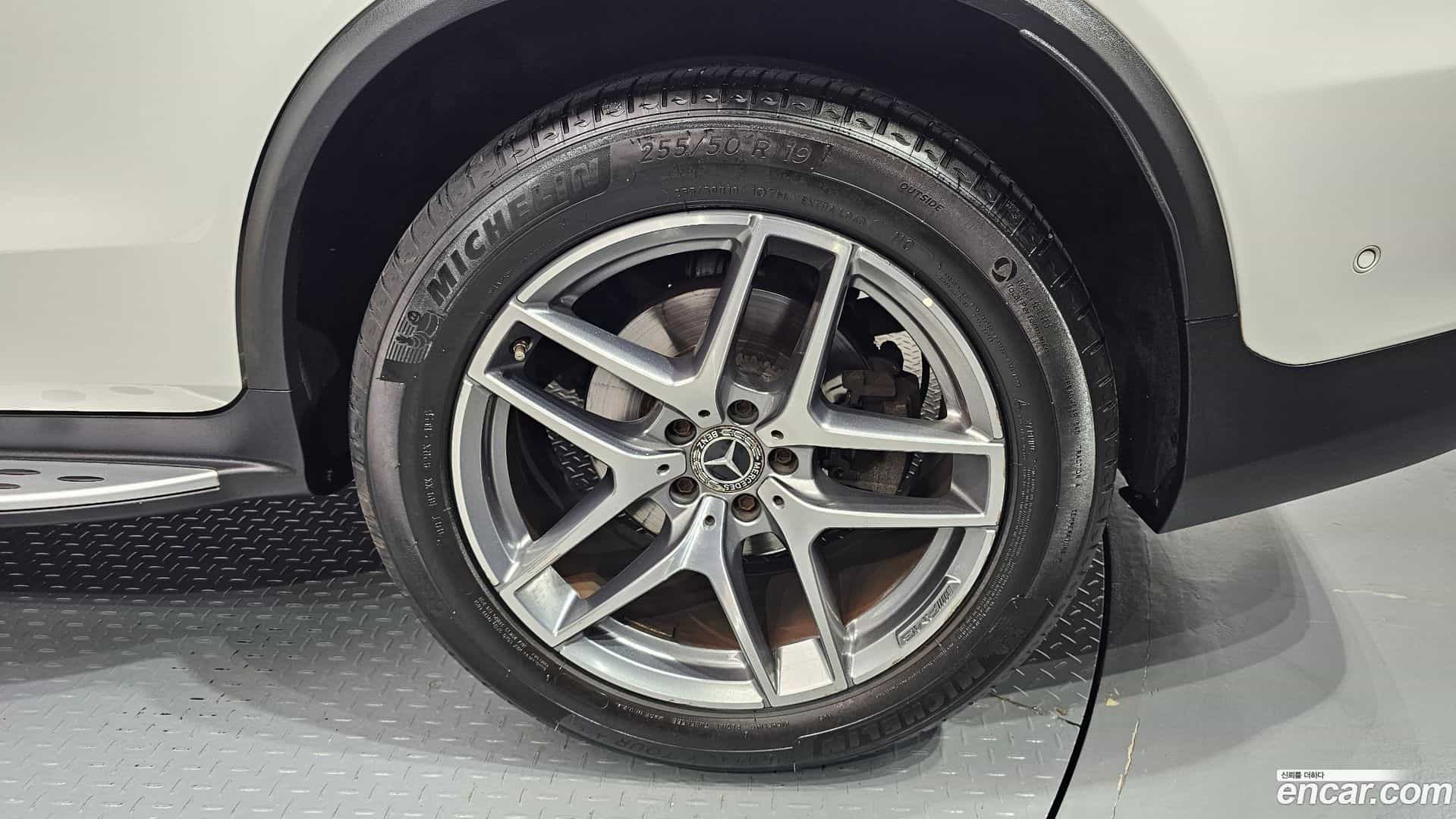 GLC-Class Mercedes-Benz 2018.3-OUTER-031