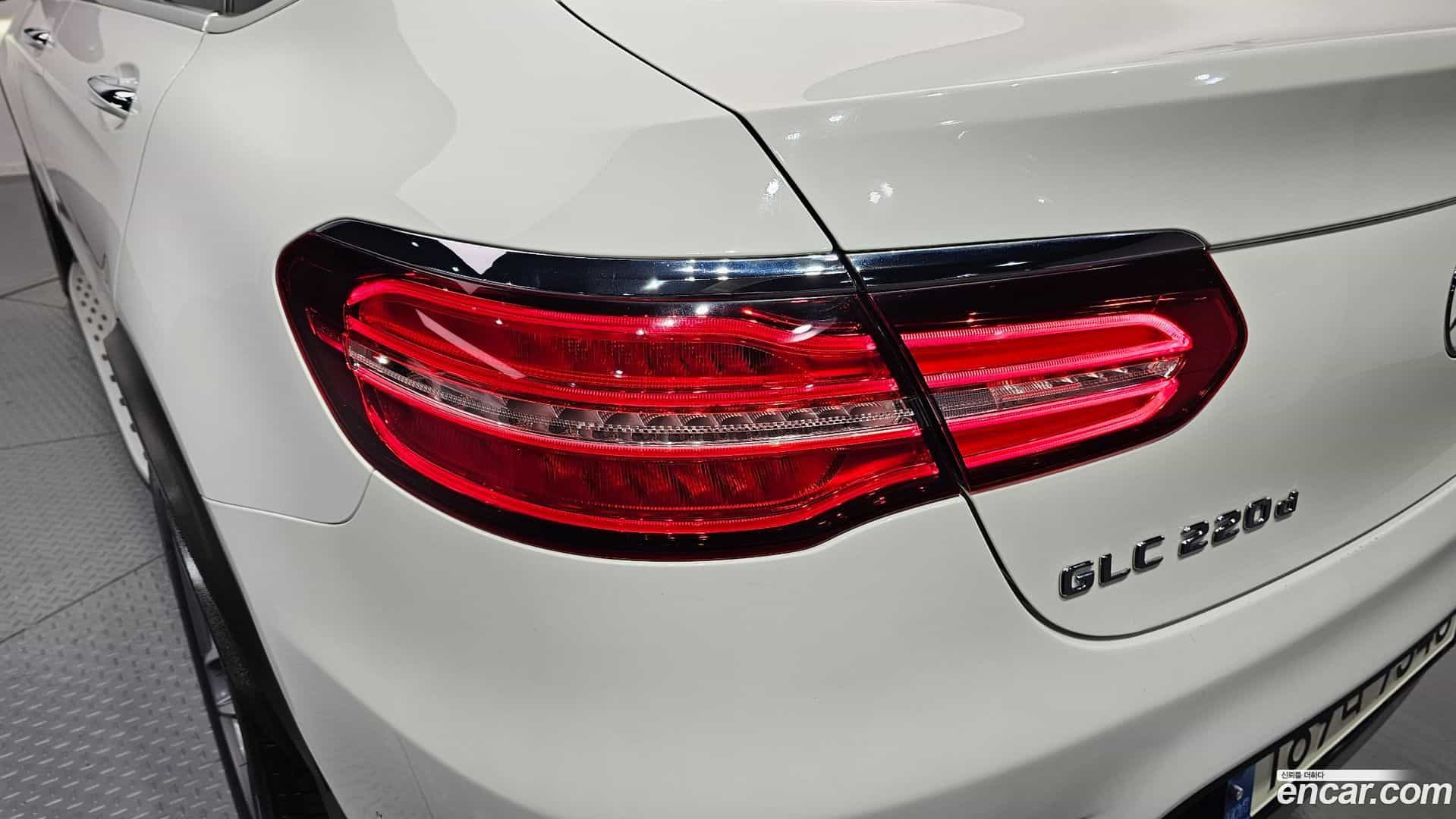 GLC-Class Mercedes-Benz 2018.3-OUTER-033