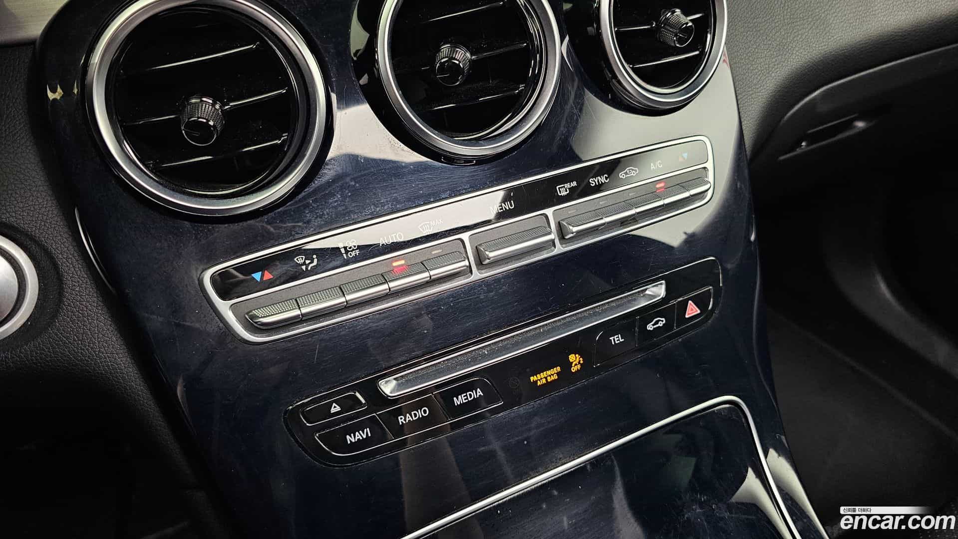 GLC-Class Mercedes-Benz 2018.3-OPTION-040