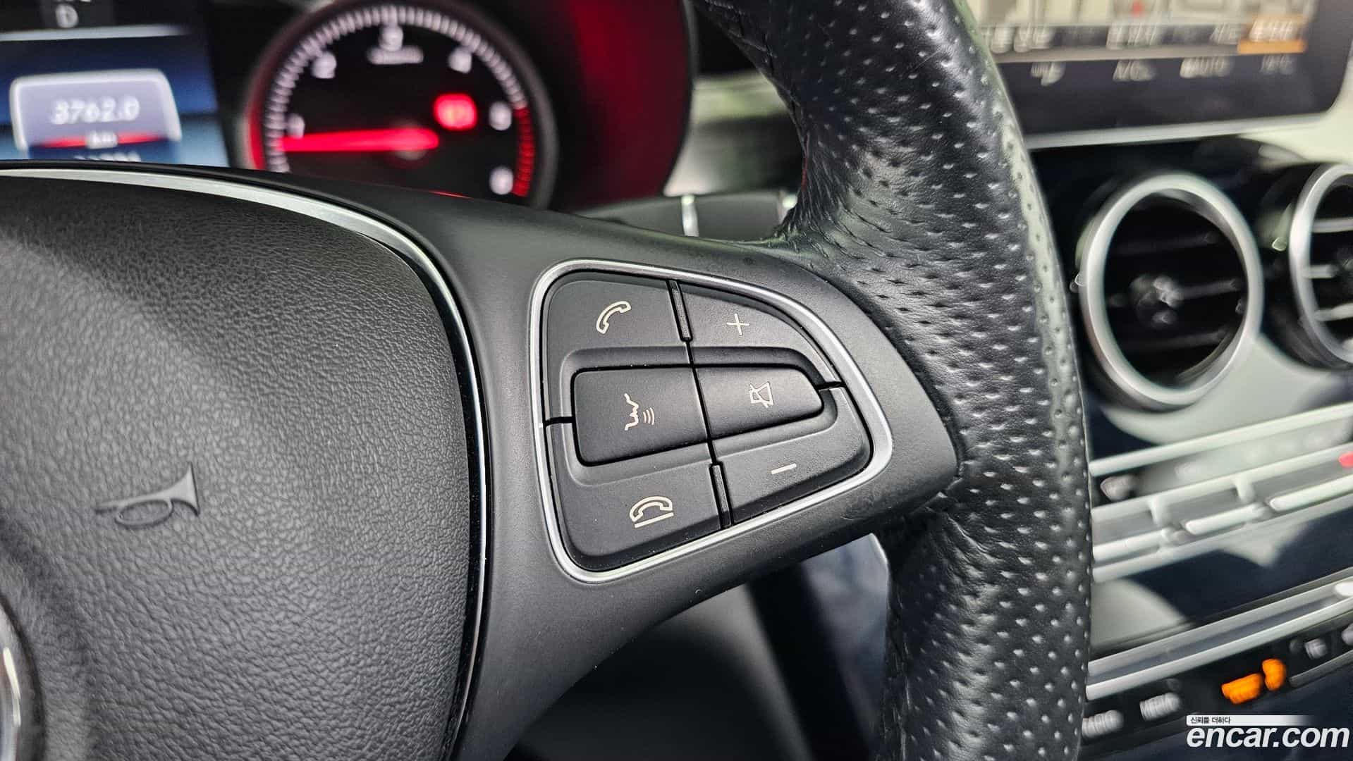 GLC-Class Mercedes-Benz 2018.3-OPTION-042