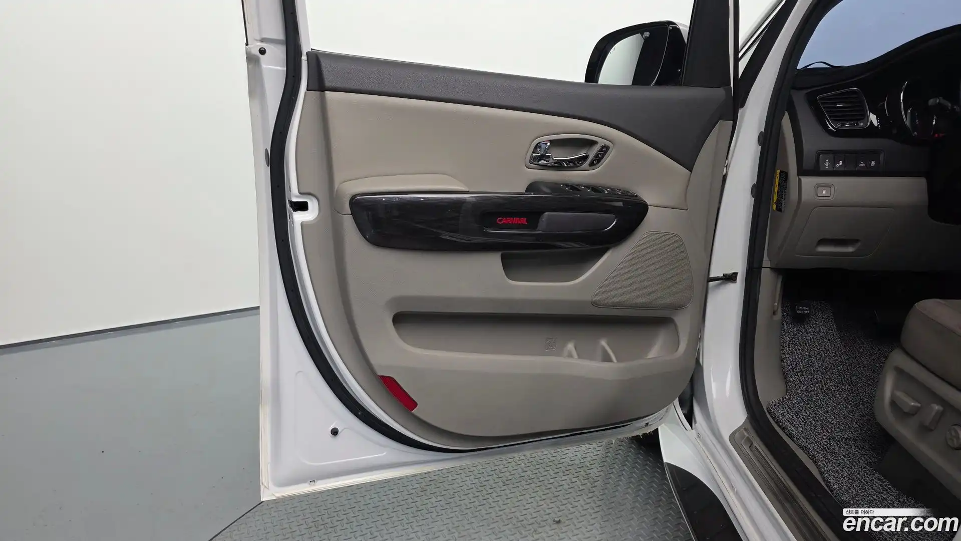 Canival Kia 2018.2-INNER-034