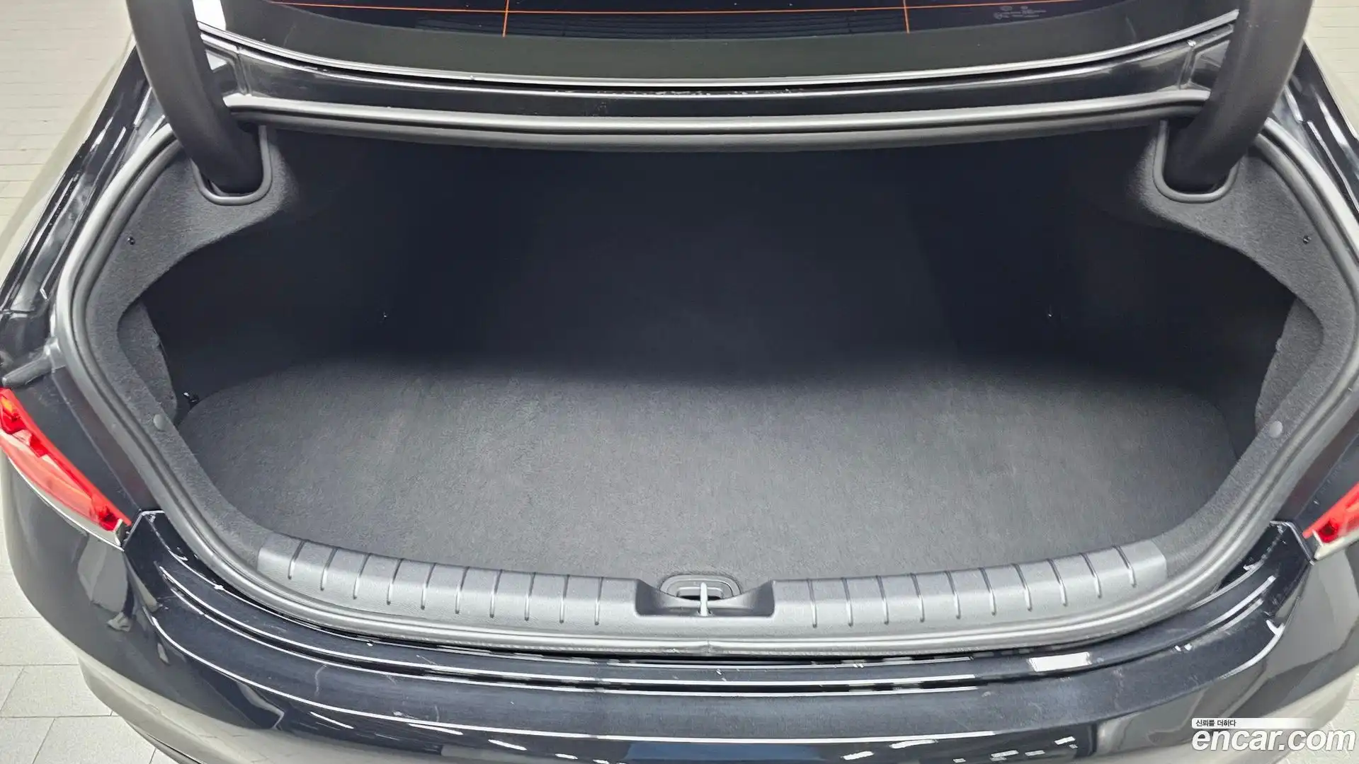 Grandeur Hyundai 2018.8-OPTION-024