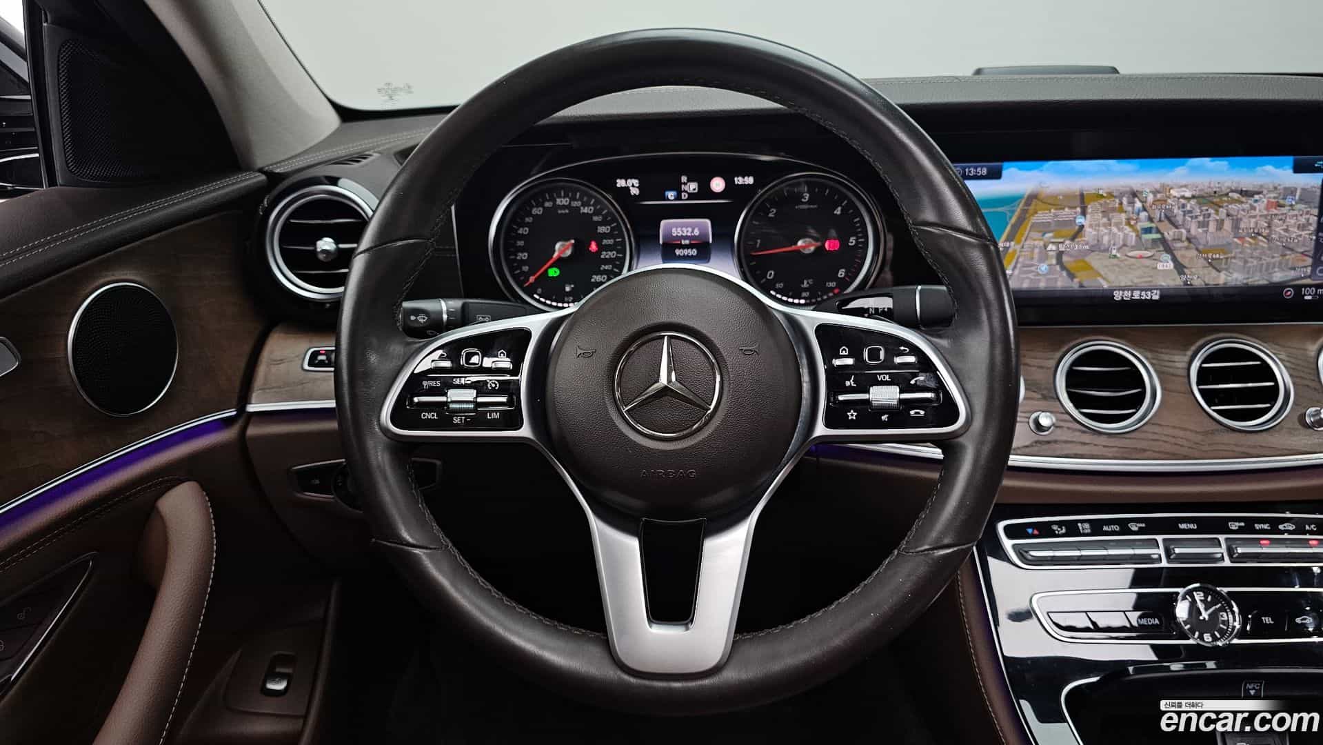 E-Class Mercedes-Benz 2020.2-OPTION-017