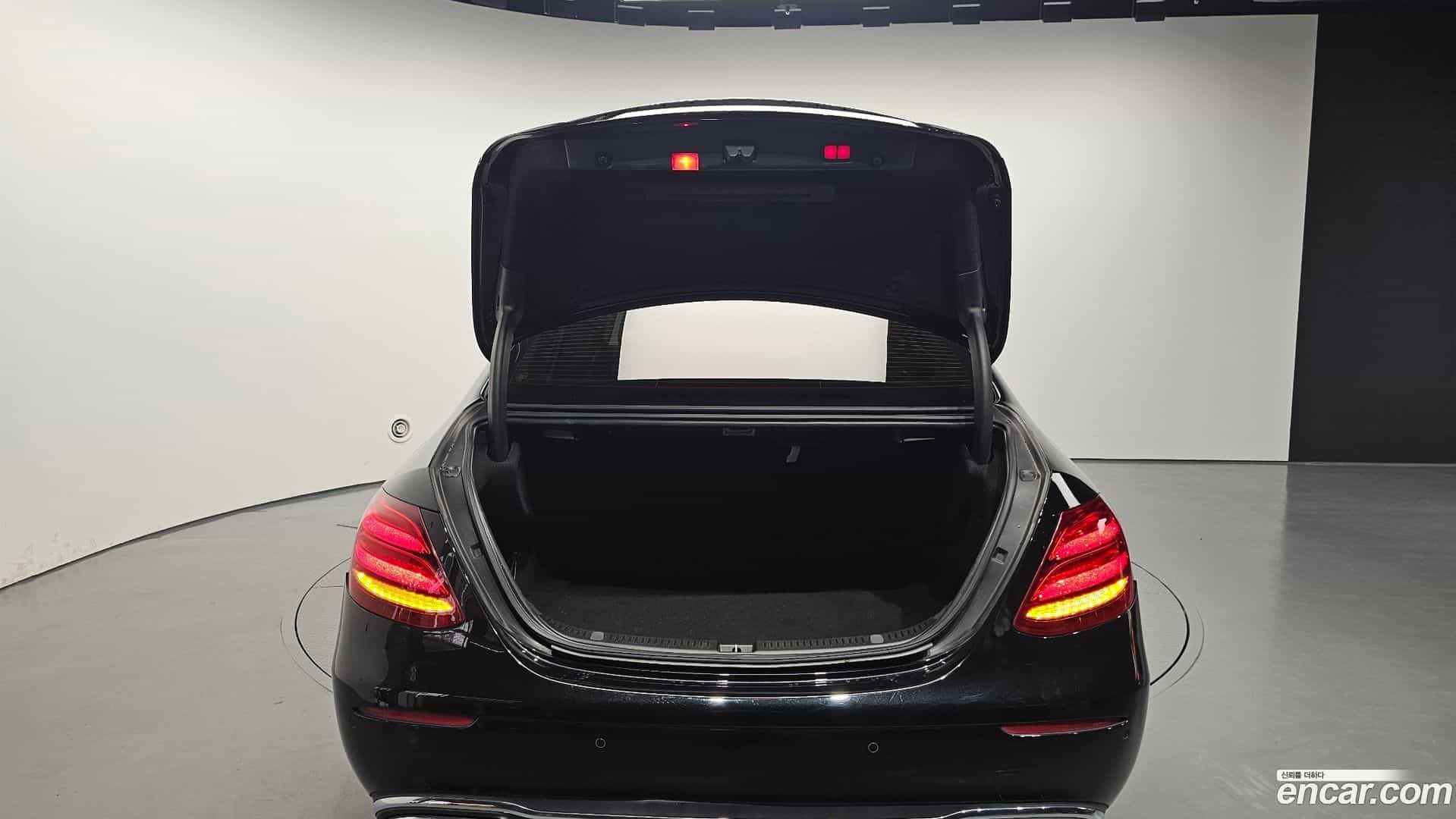 E-Class Mercedes-Benz 2020.2-OPTION-024
