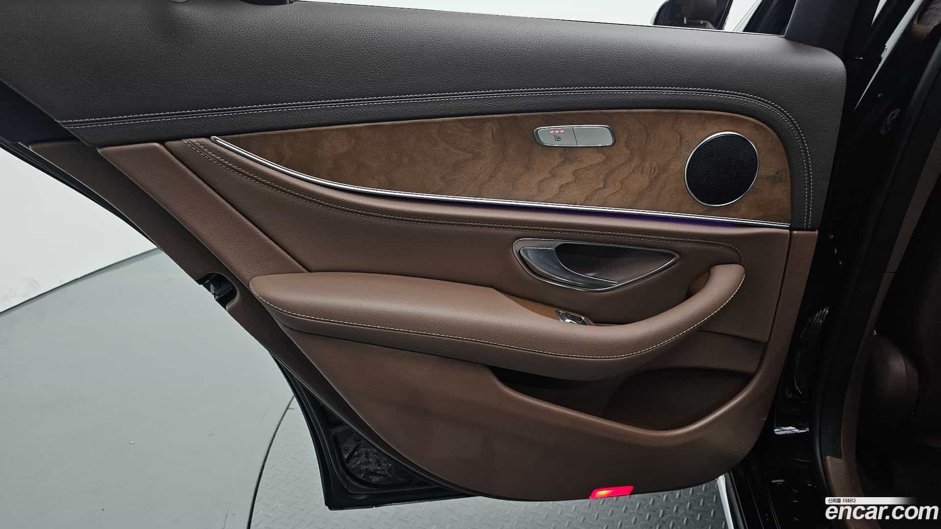 E-Class Mercedes-Benz 2020.2-INNER-035