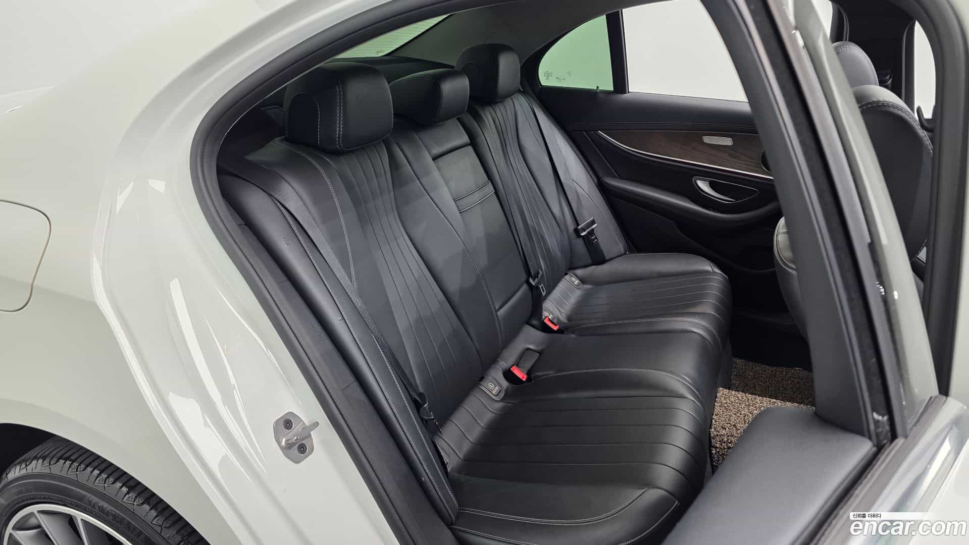 E-Class Mercedes-Benz 2019.5-OPTION-015