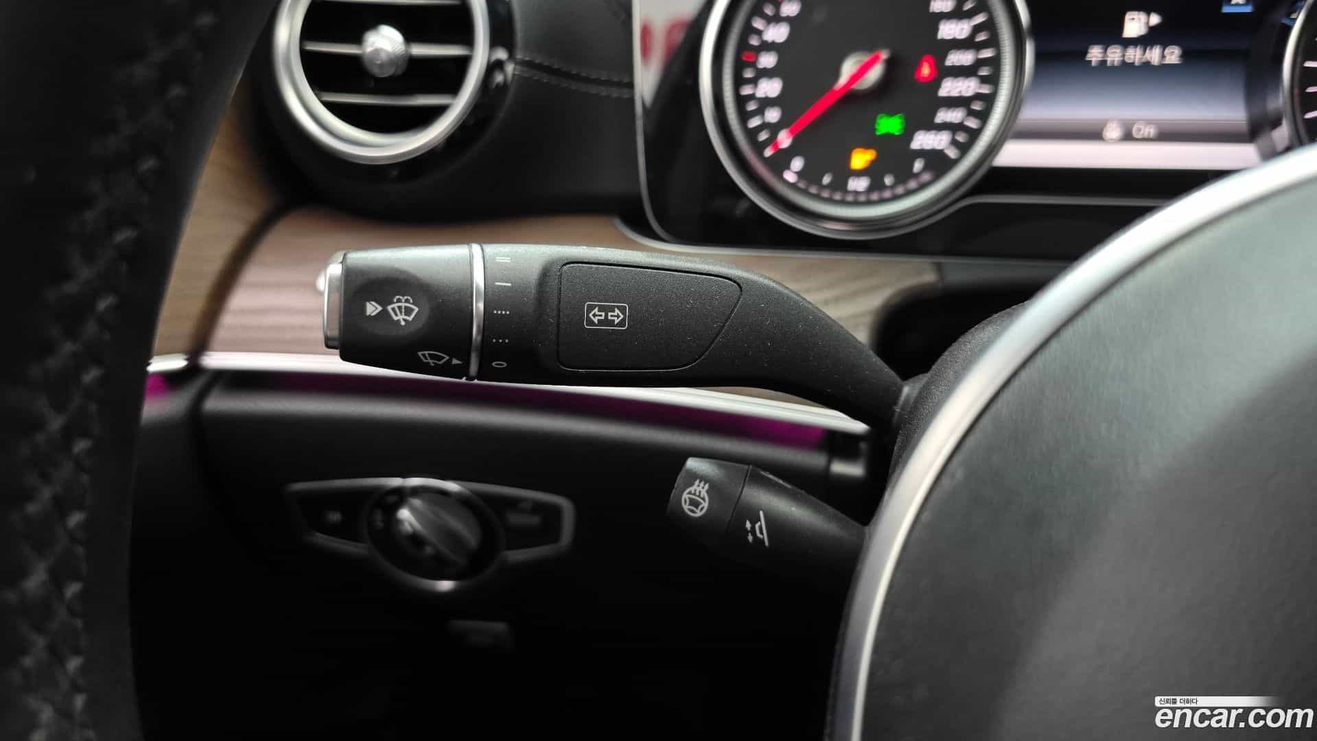 E-Class Mercedes-Benz 2019.5-OPTION-024