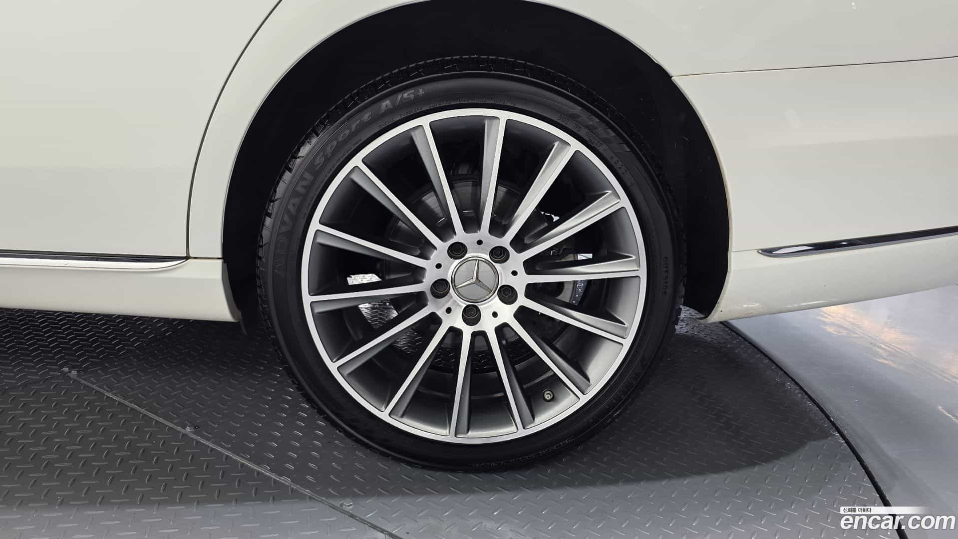 E-Class Mercedes-Benz 2019.5-OUTER-031