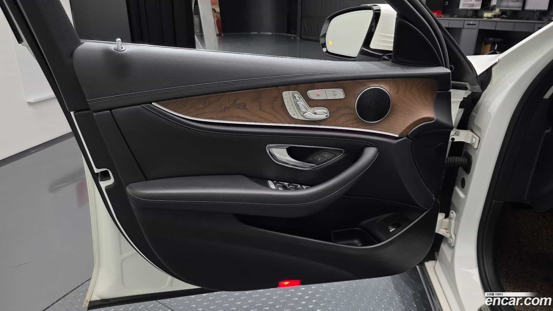 E-Class Mercedes-Benz 2019.5-INNER-034