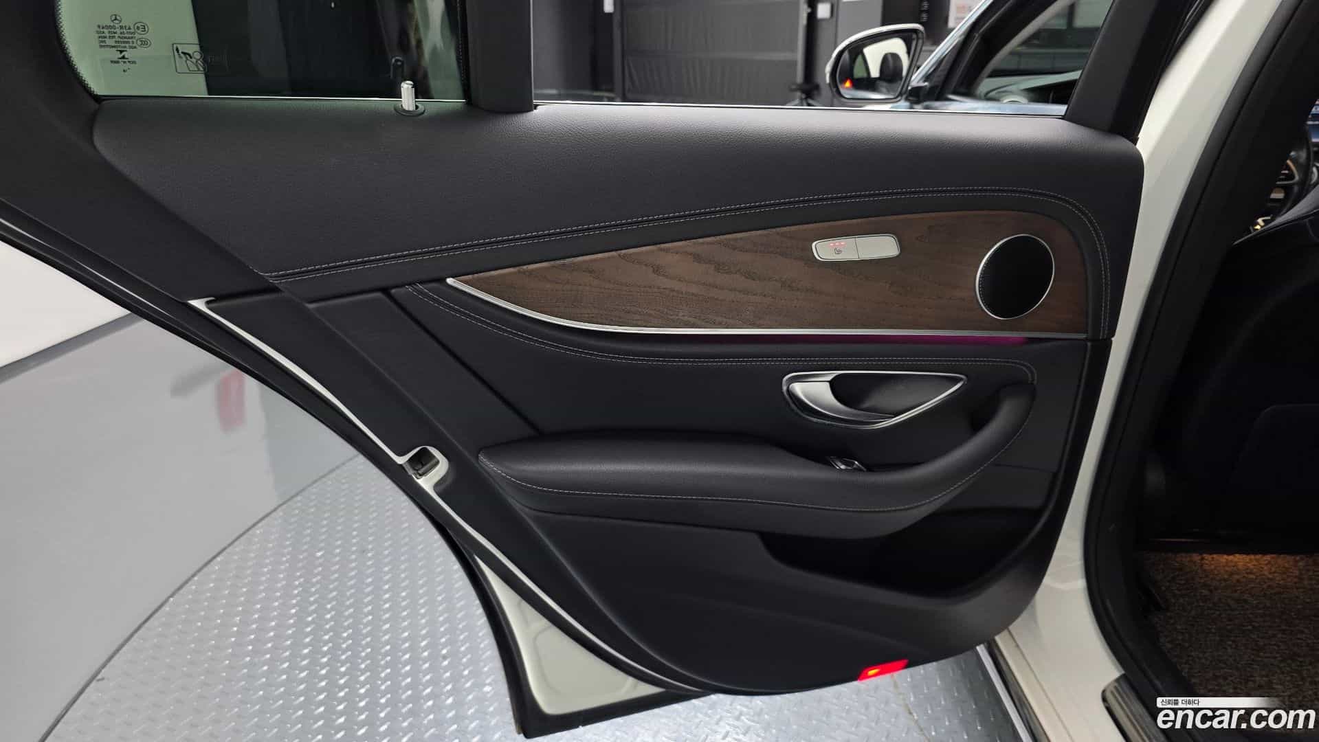 E-Class Mercedes-Benz 2019.5-INNER-035