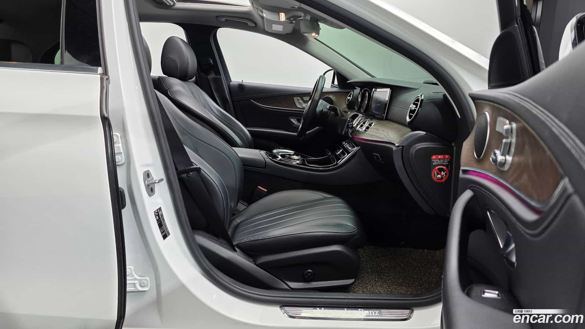 E-Class Mercedes-Benz 2019.5-INNER-036