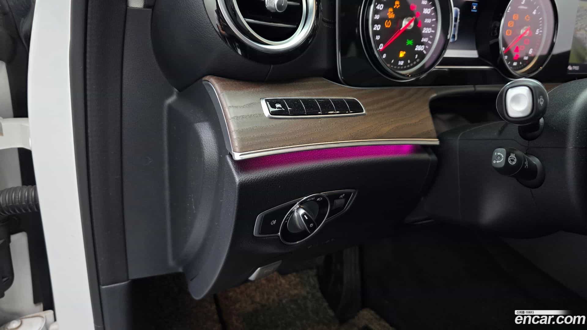 E-Class Mercedes-Benz 2019.5-OPTION-040