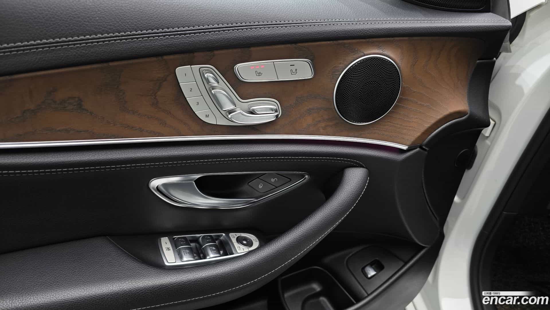 E-Class Mercedes-Benz 2019.5-OPTION-043