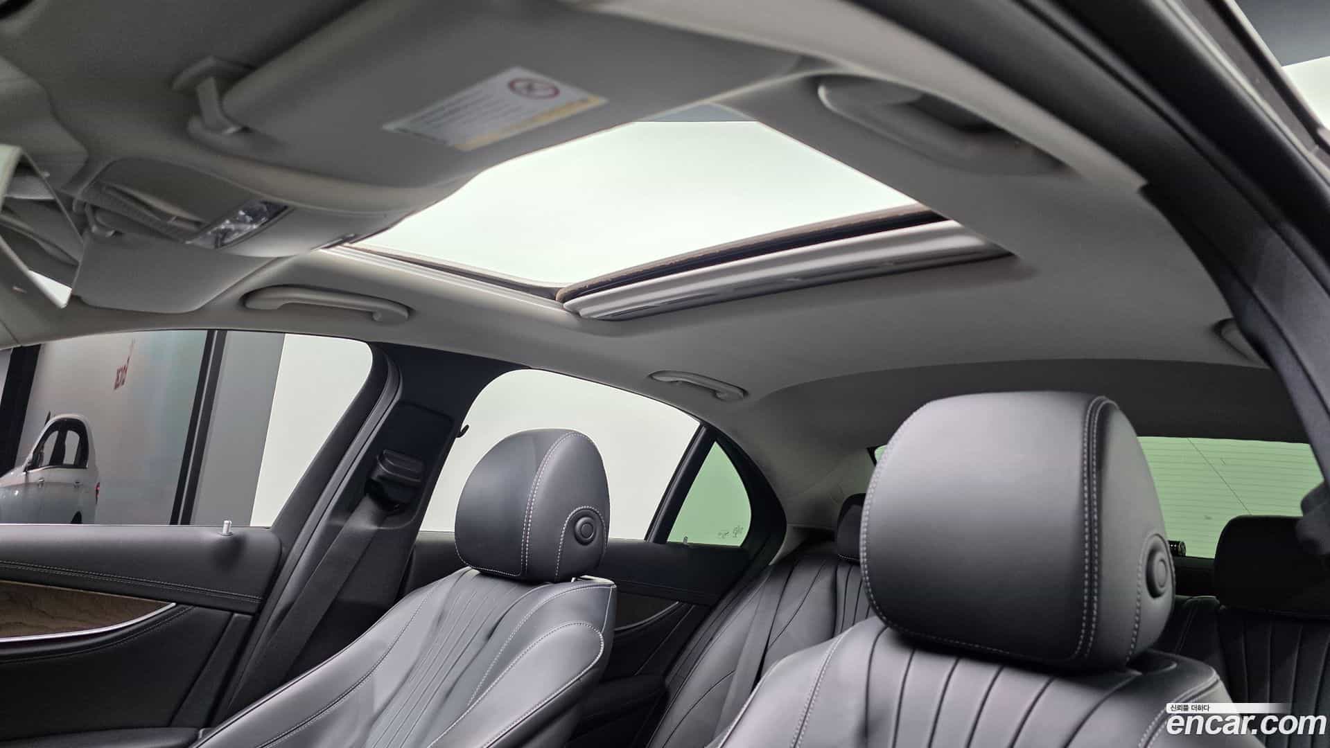 E-Class Mercedes-Benz 2019.5-OPTION-045