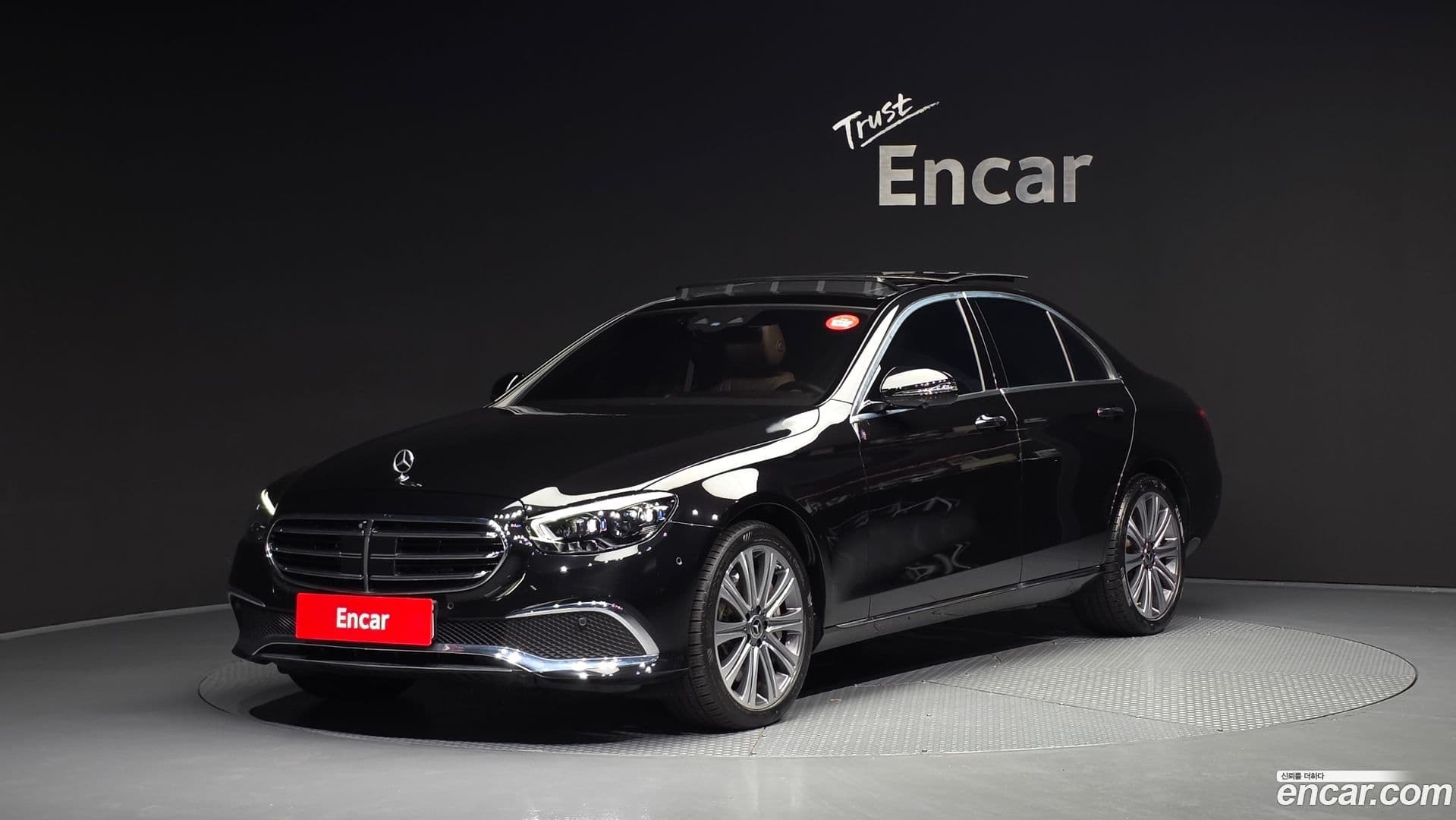 Main__Slider__Photo:E-Class Mercedes-Benz 2022.2-0