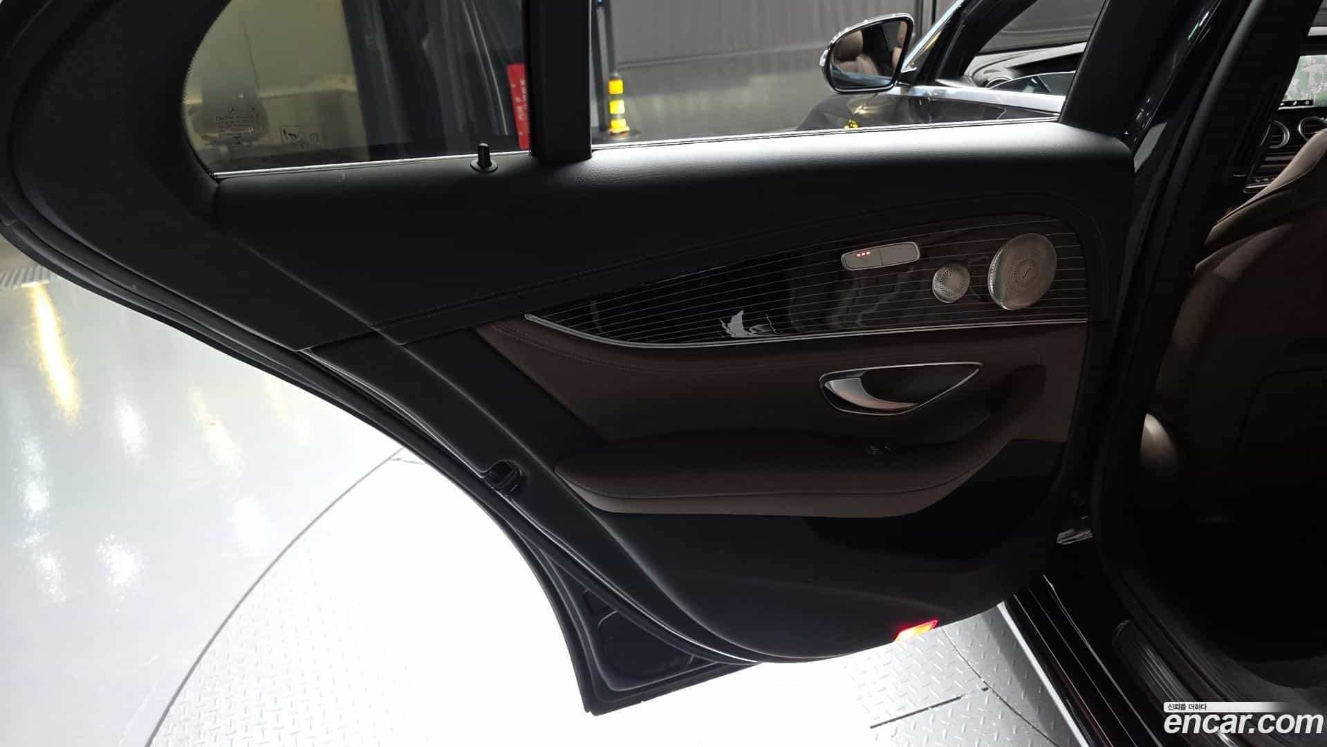 E-Class Mercedes-Benz 2022.2-INNER-035