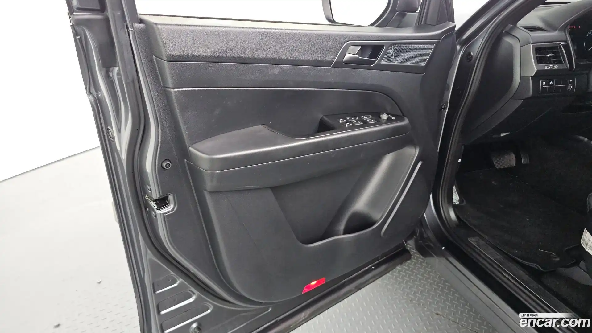 Rexton KG Mobility 2021.11-INNER-034