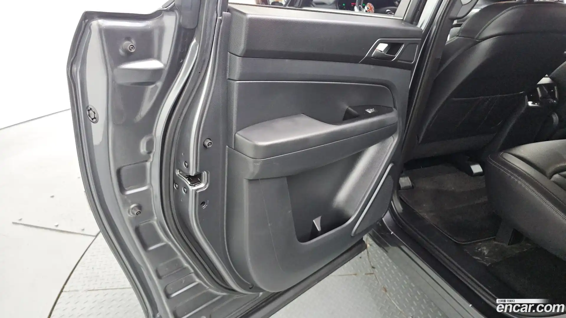 Rexton KG Mobility 2021.11-INNER-035
