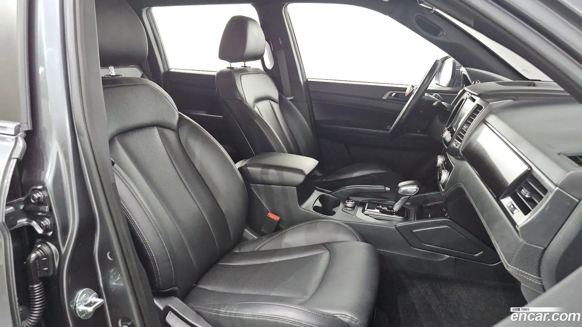 Rexton KG Mobility 2021.11-INNER-036