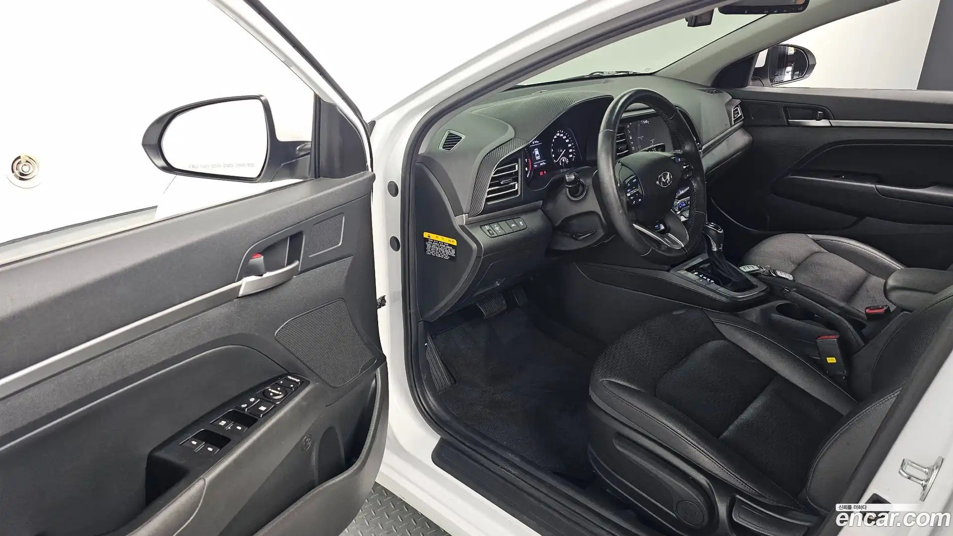 AVANTE Hyundai 2019.11-INNER-010