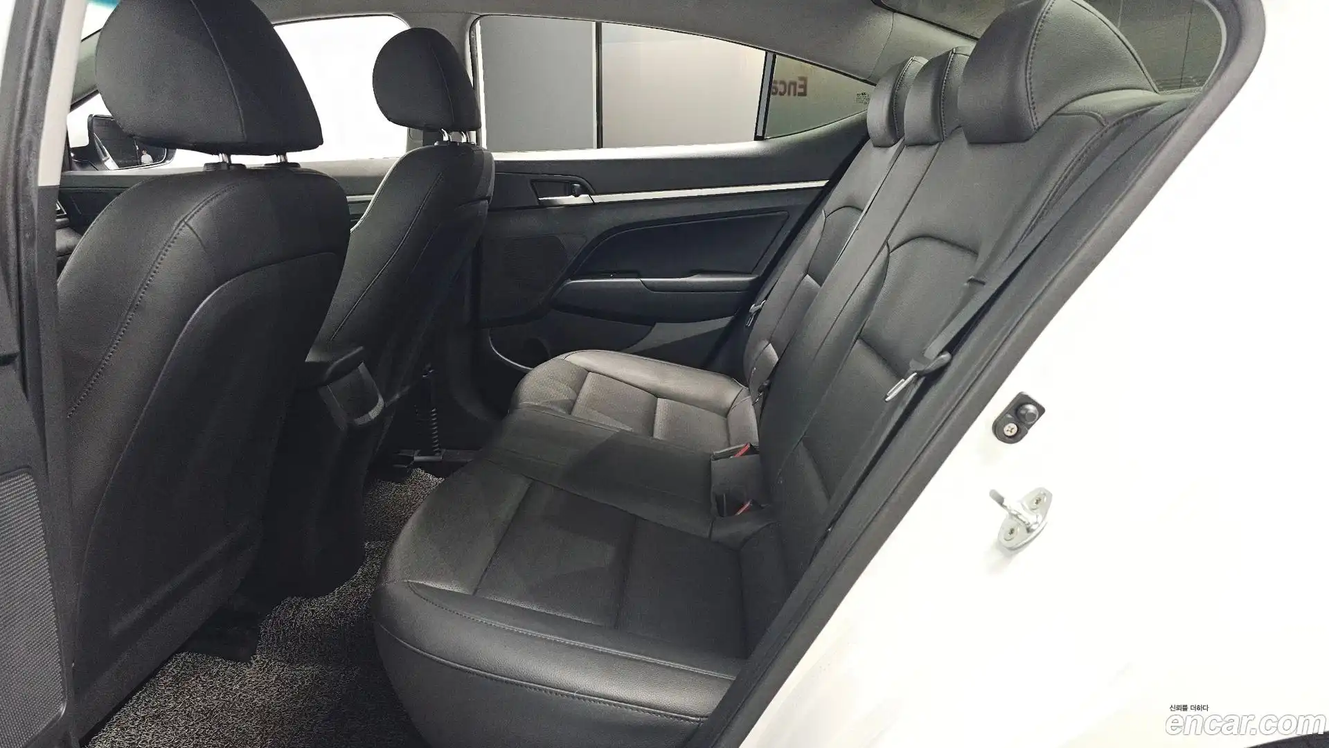 AVANTE Hyundai 2019.11-OPTION-015