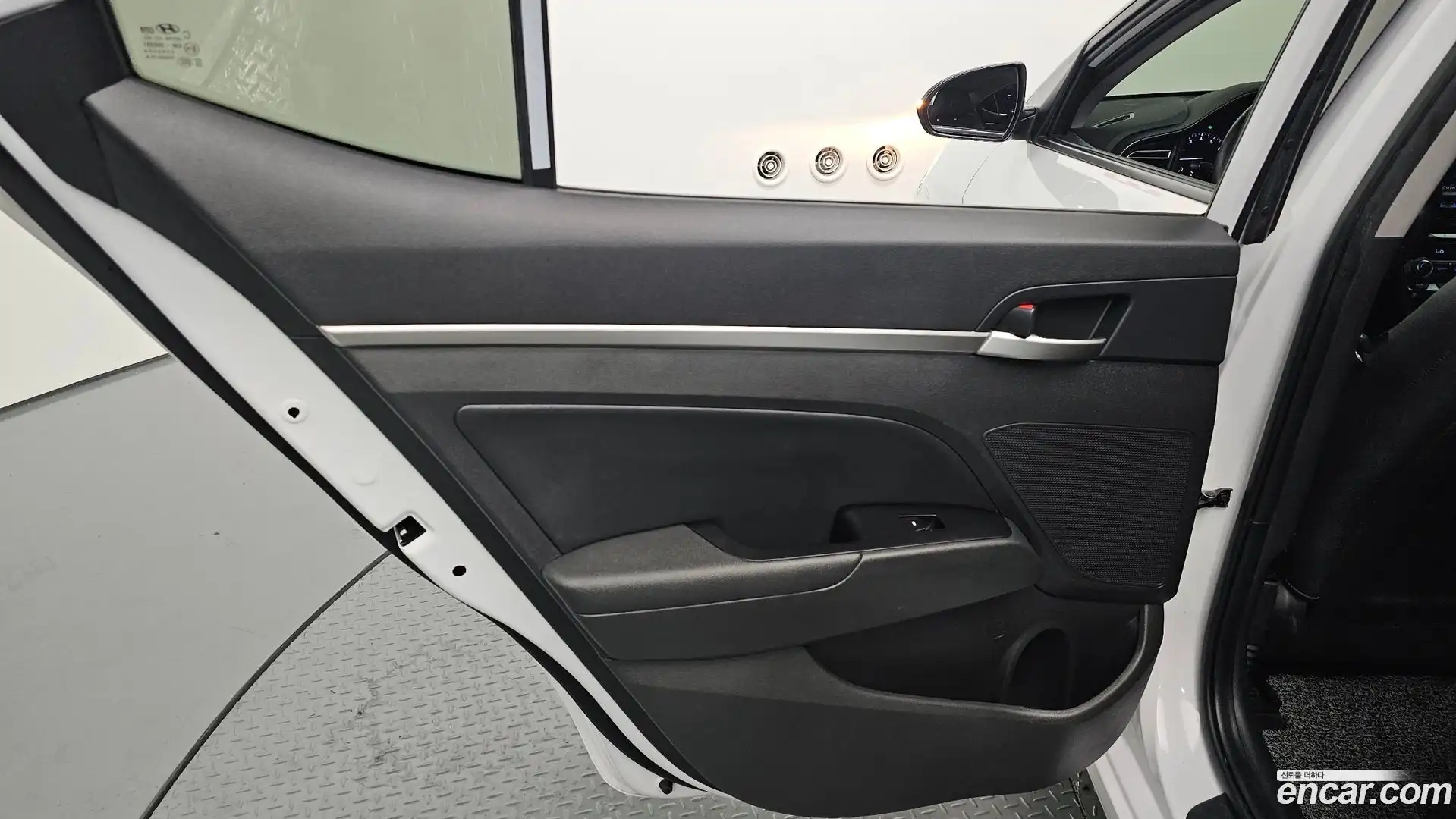AVANTE Hyundai 2019.11-INNER-035