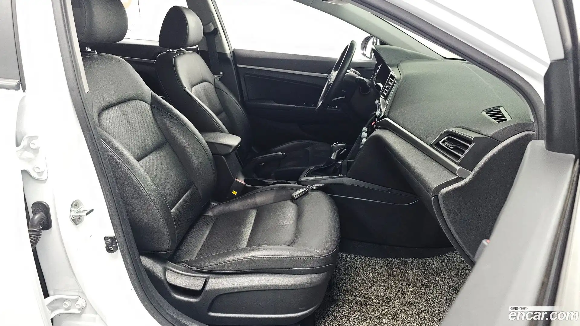 AVANTE Hyundai 2019.11-INNER-036