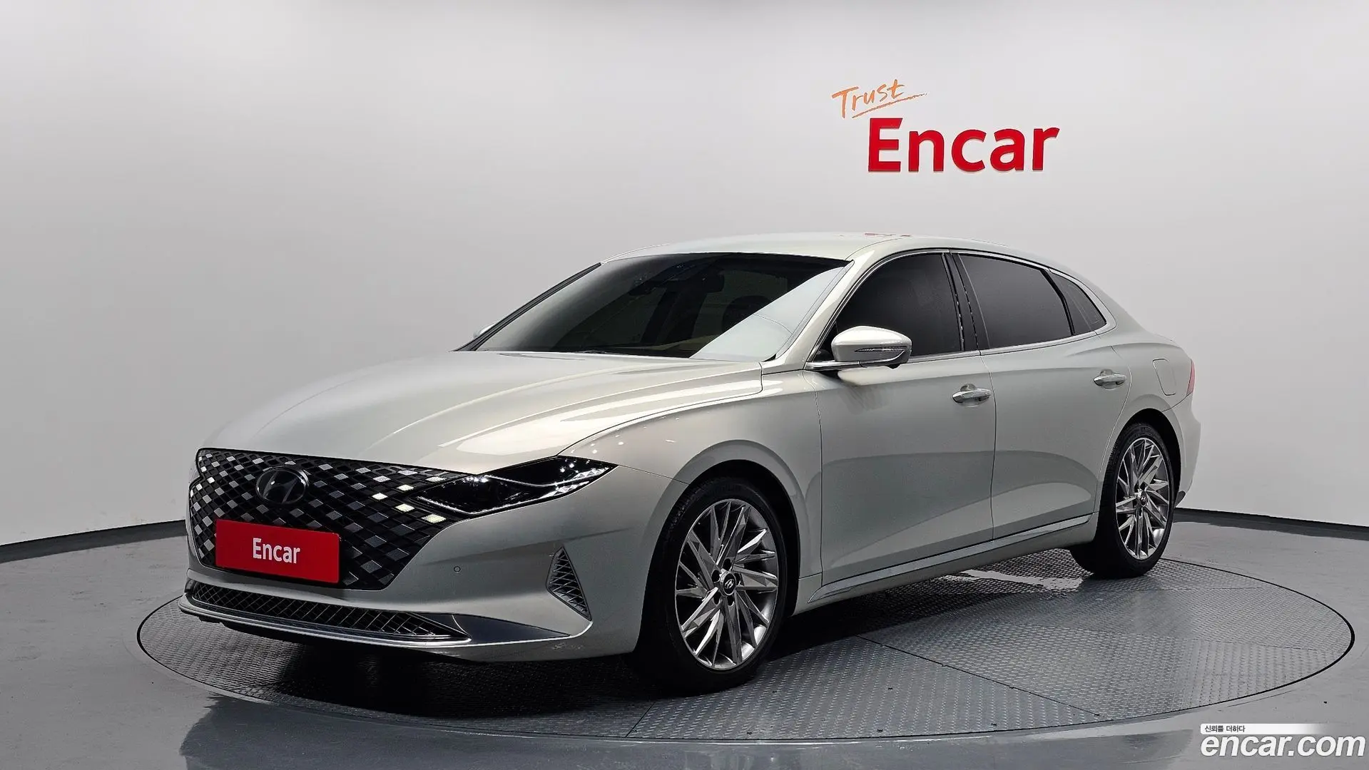 Main__Slider__Photo:Grandeur Hyundai 2021.1-0