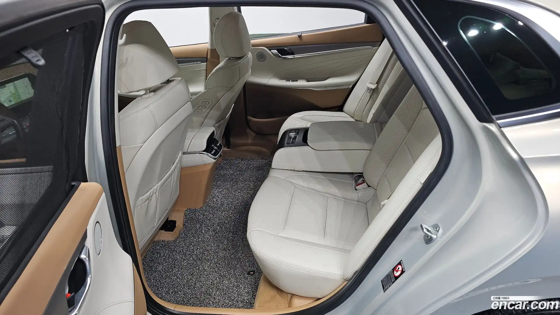Grandeur Hyundai 2021.1-OPTION-015