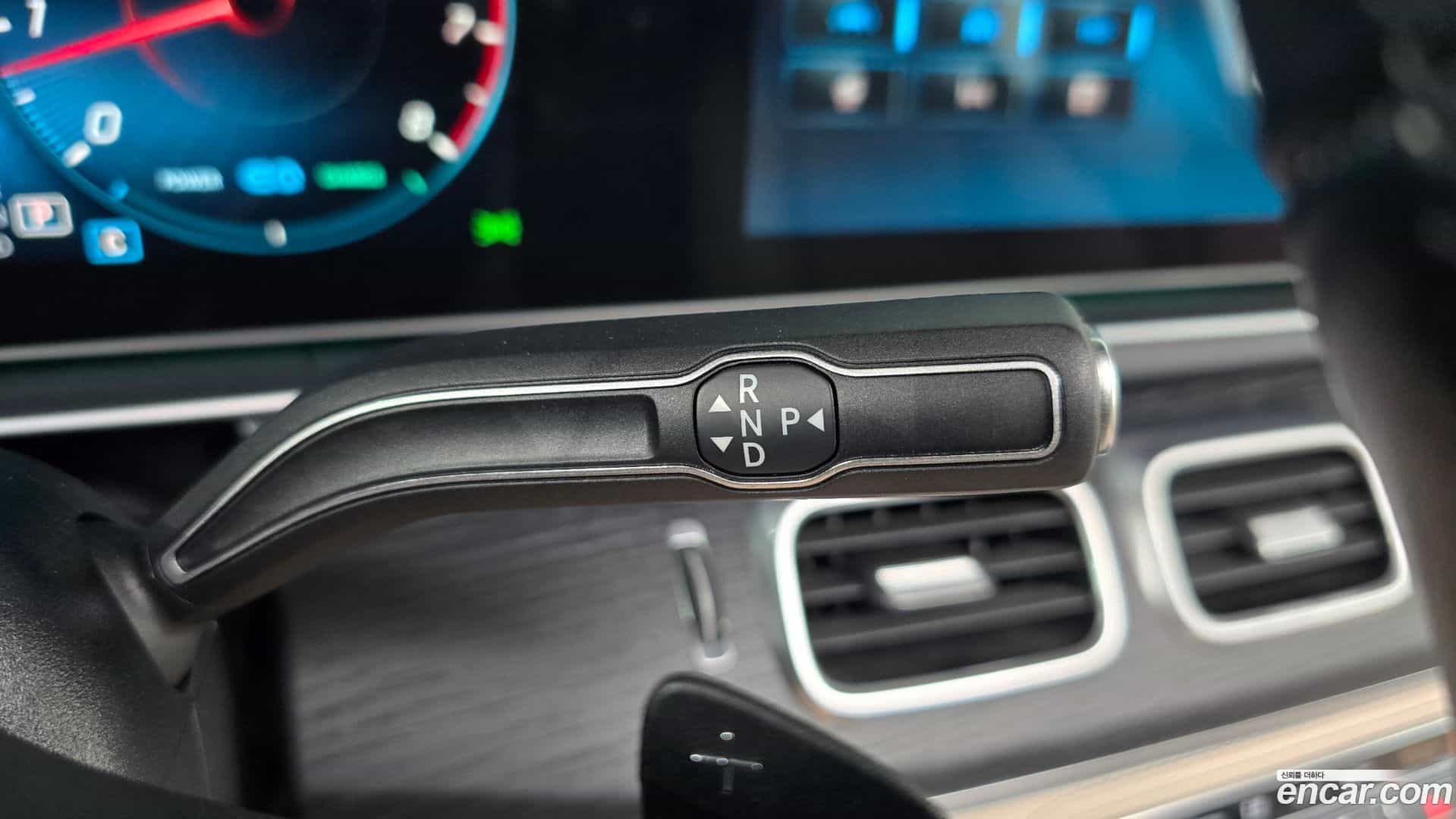 GLE-Class Mercedes-Benz 2023.2-INNER-009