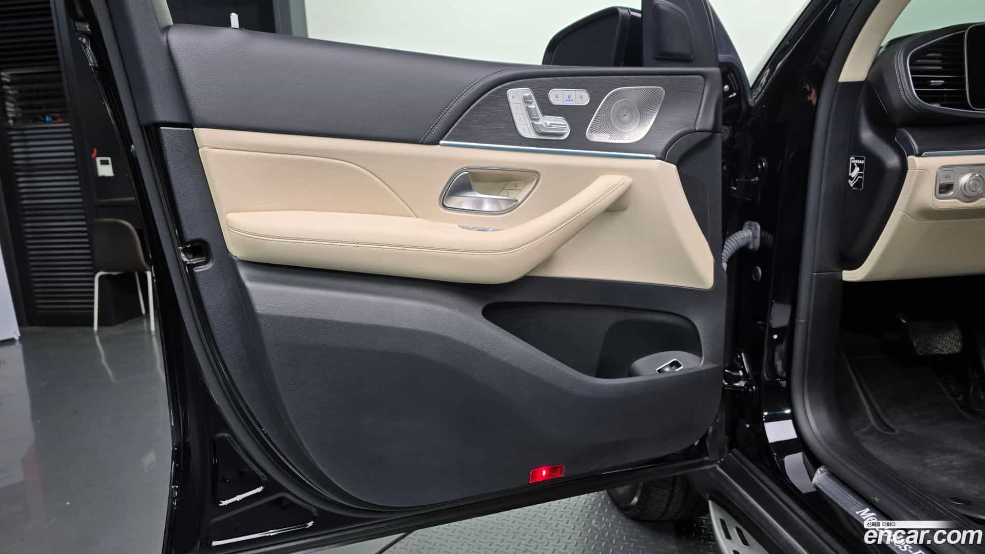 GLE-Class Mercedes-Benz 2023.2-INNER-034