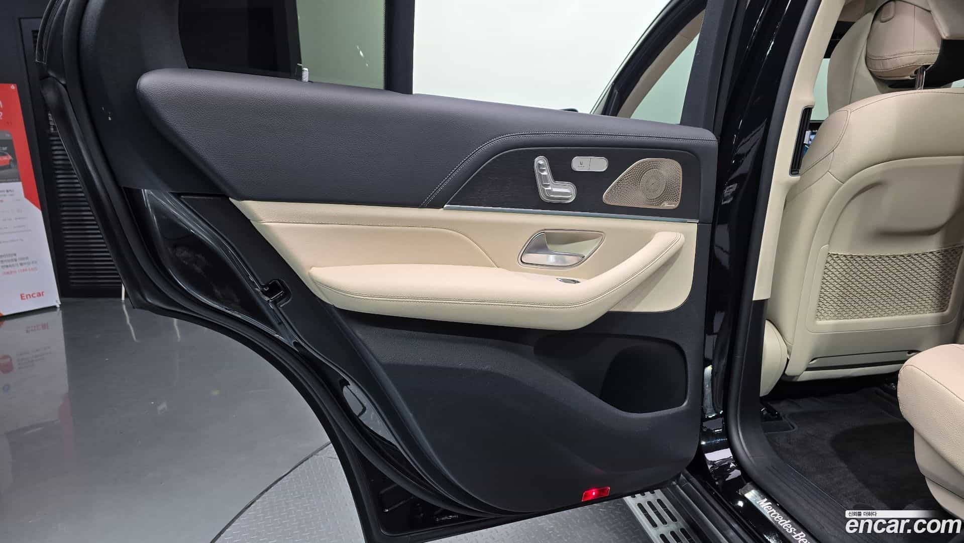 GLE-Class Mercedes-Benz 2023.2-INNER-035