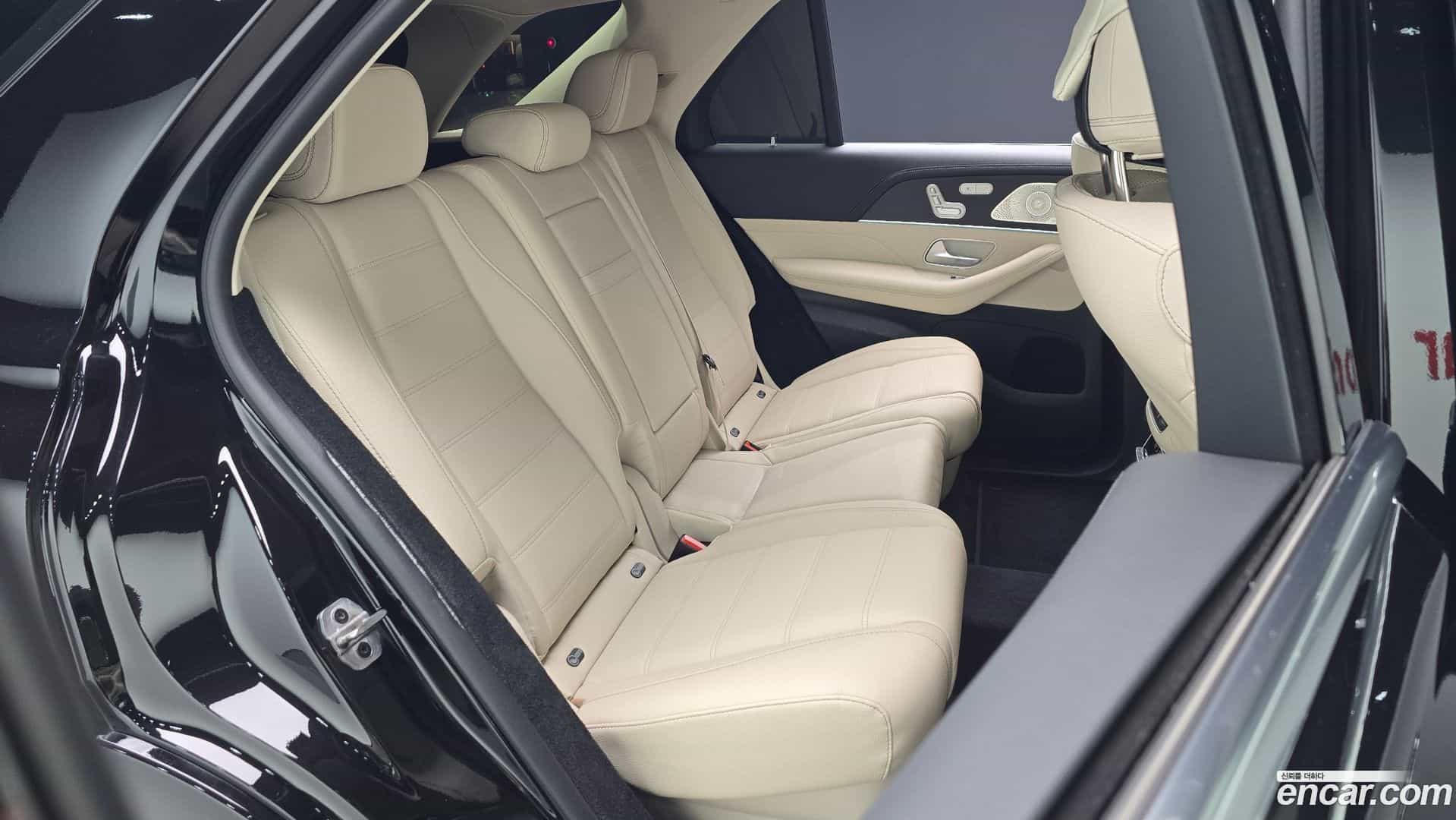 GLE-Class Mercedes-Benz 2023.2-INNER-036