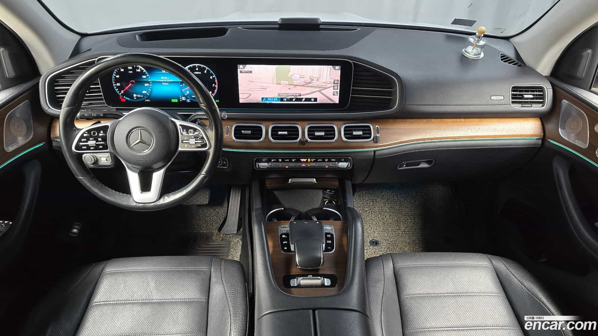 GLE-Class Mercedes-Benz 2019.11-INNER-007