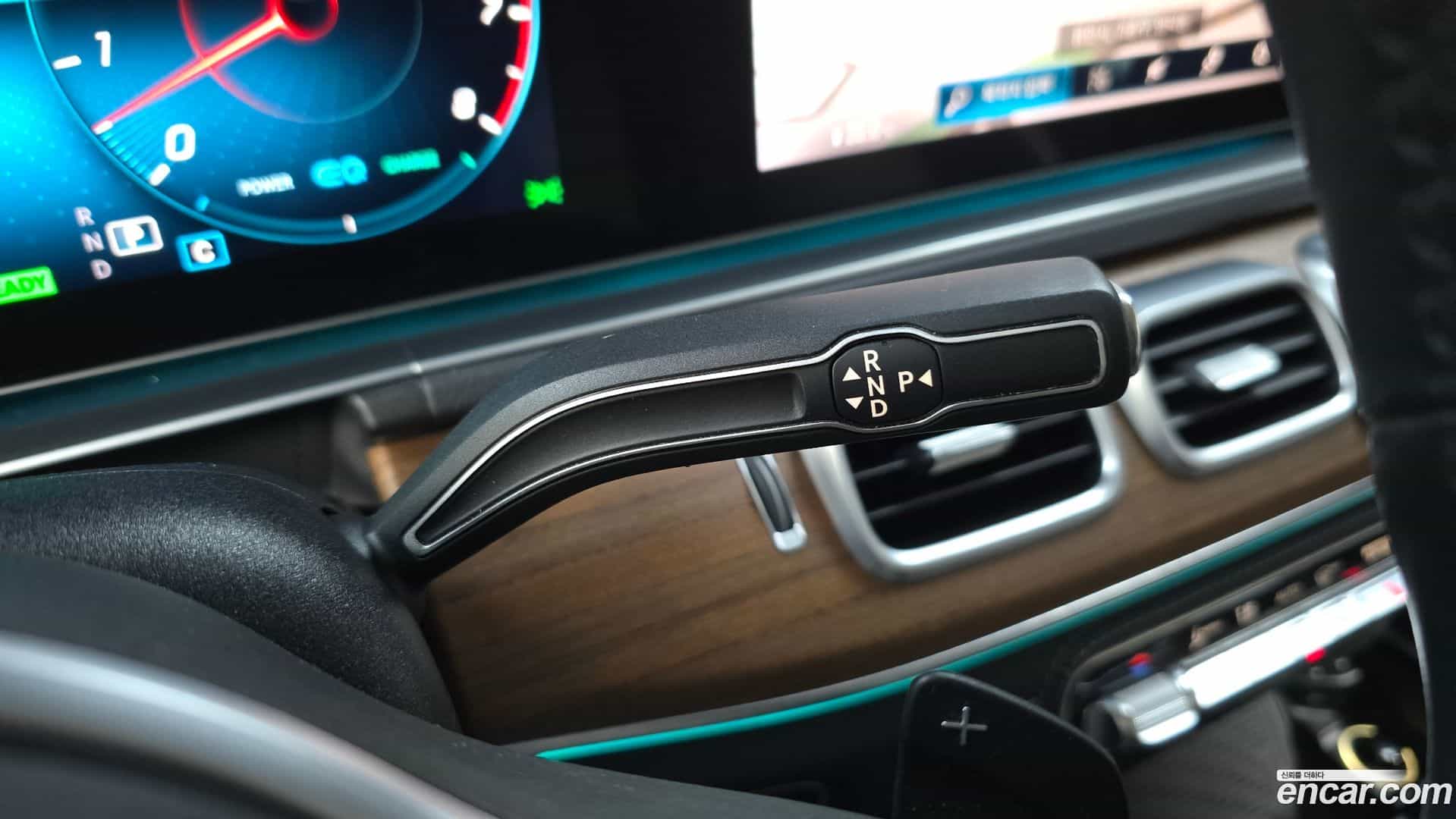 GLE-Class Mercedes-Benz 2019.11-INNER-009