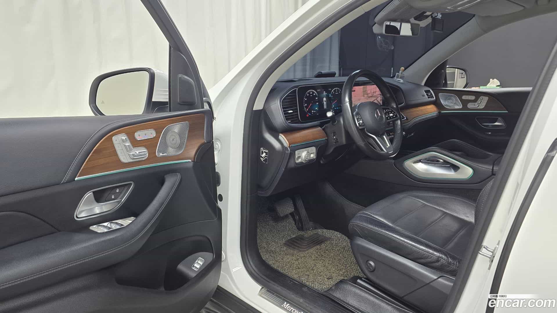 GLE-Class Mercedes-Benz 2019.11-INNER-010