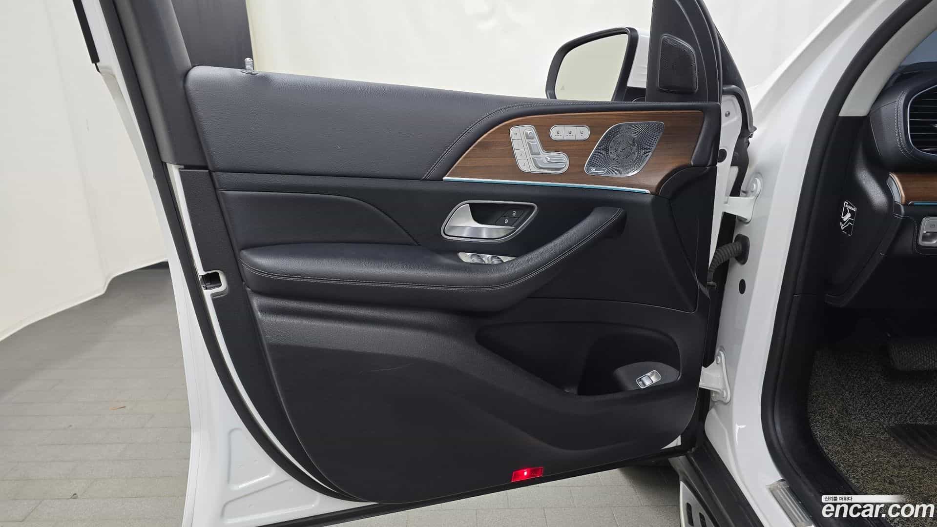 GLE-Class Mercedes-Benz 2019.11-INNER-034
