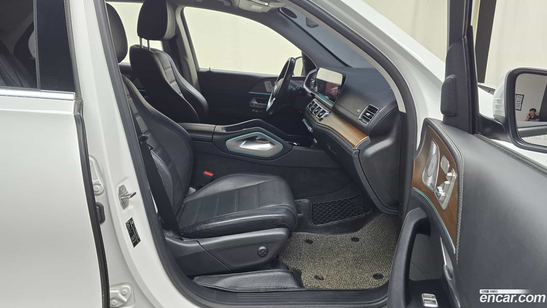 GLE-Class Mercedes-Benz 2019.11-INNER-036